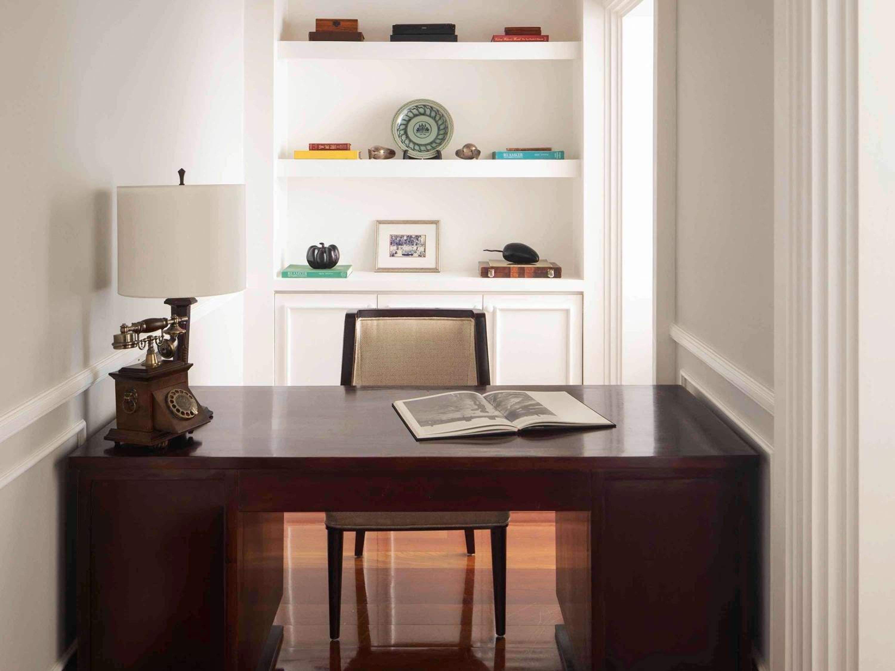 Colonial Suite King Bed Garden View