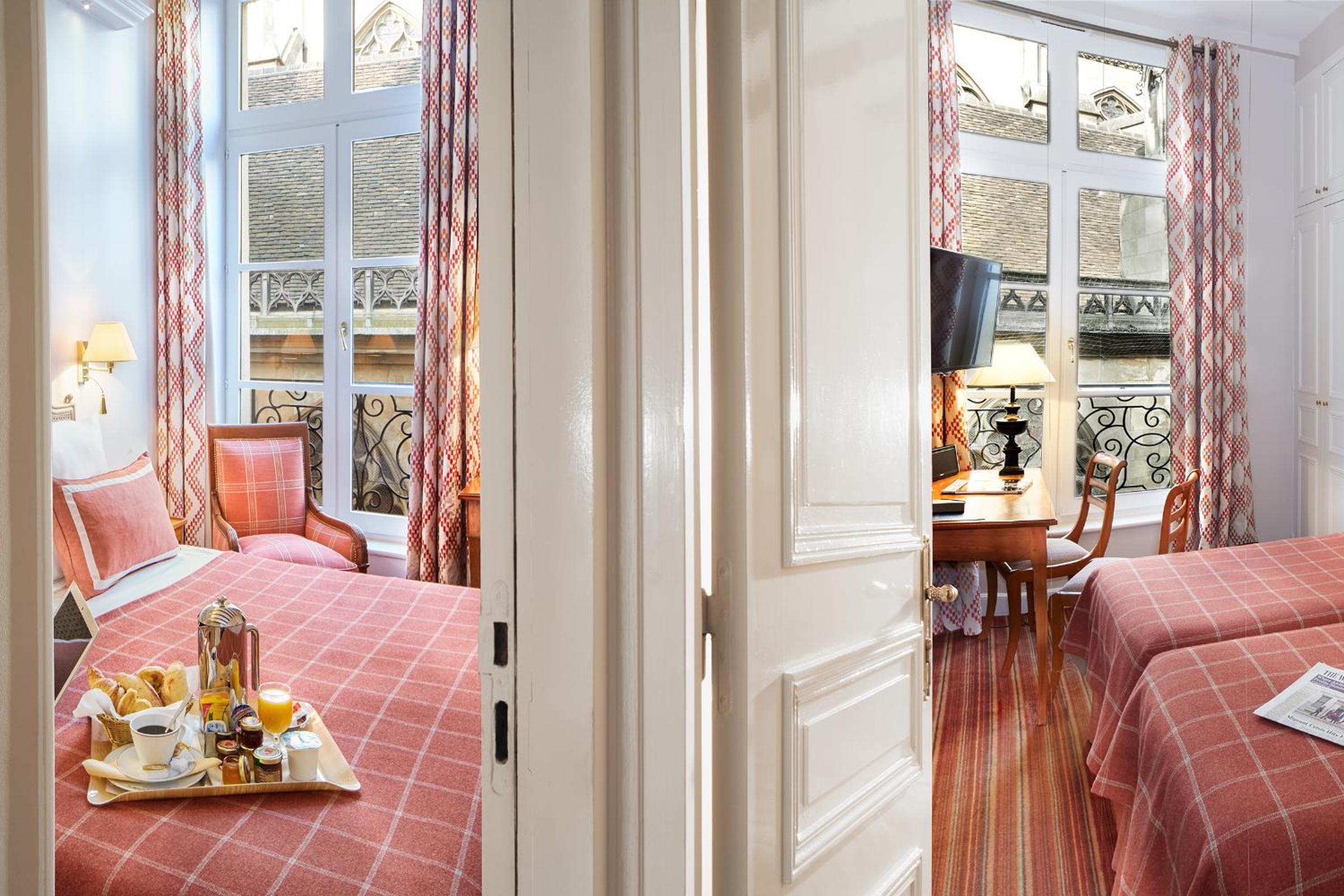 2 Connecting Rooms (4 Adults)