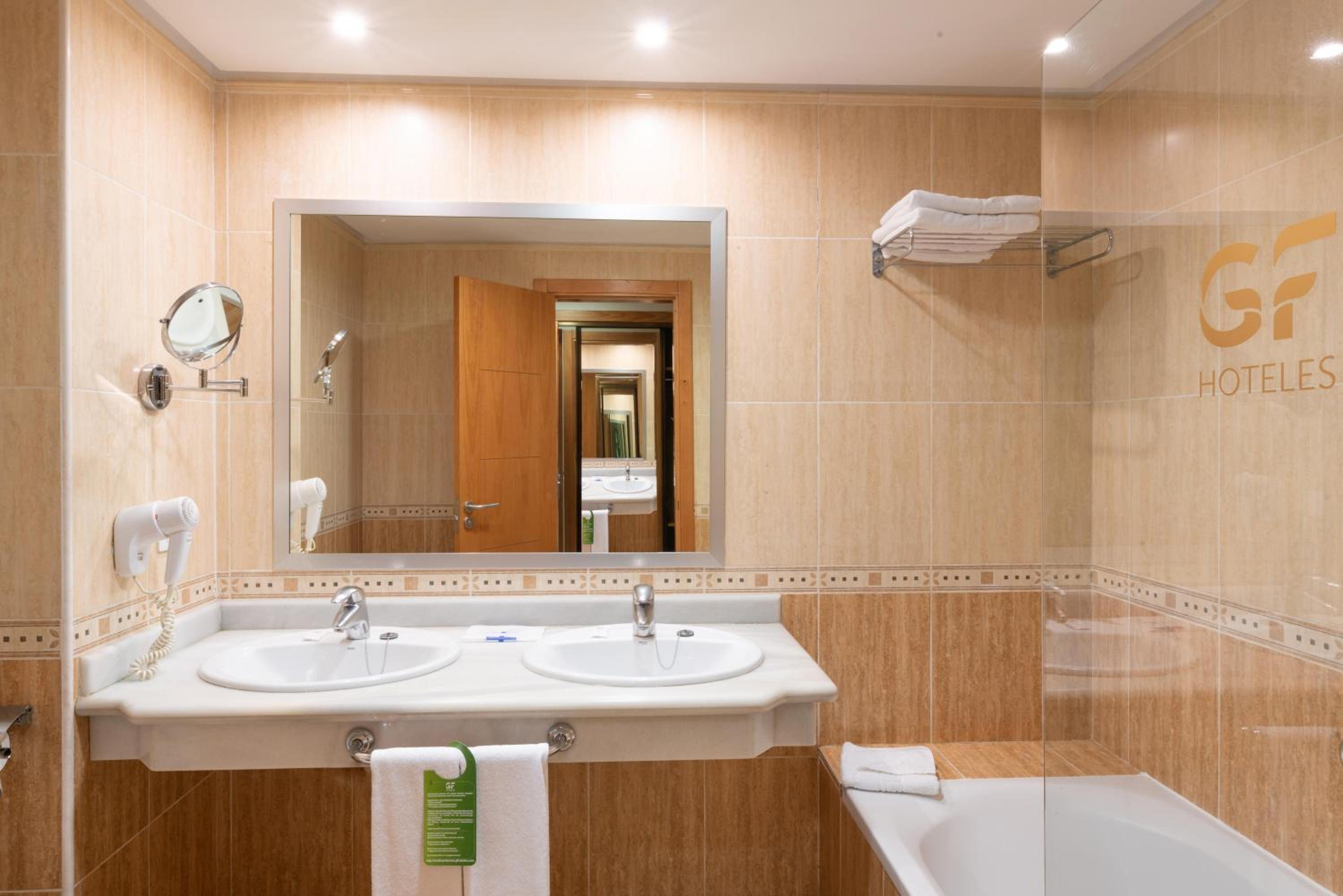 Family Room (2 Adults + 1 Child)