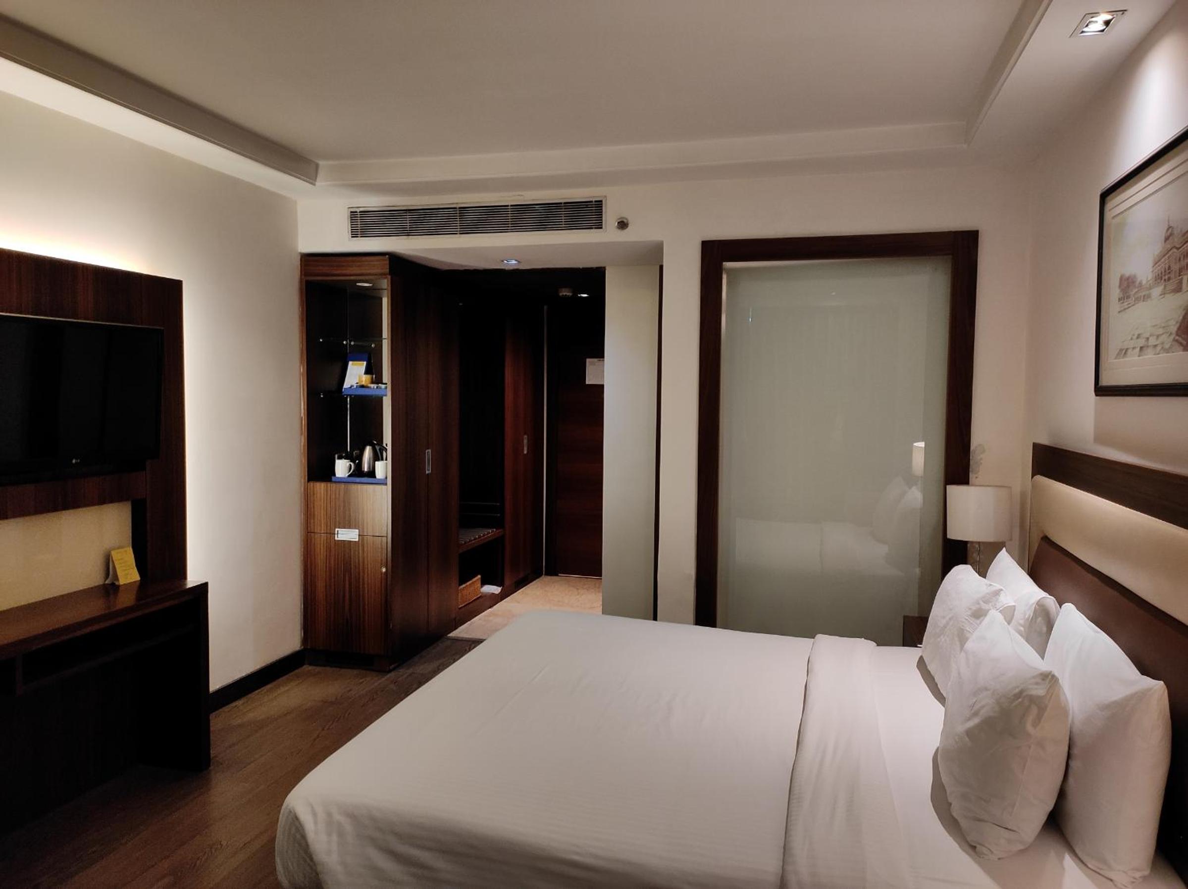 Club Room - Wing B With 15% Discount On Food, Beverages, Spa And Laundry