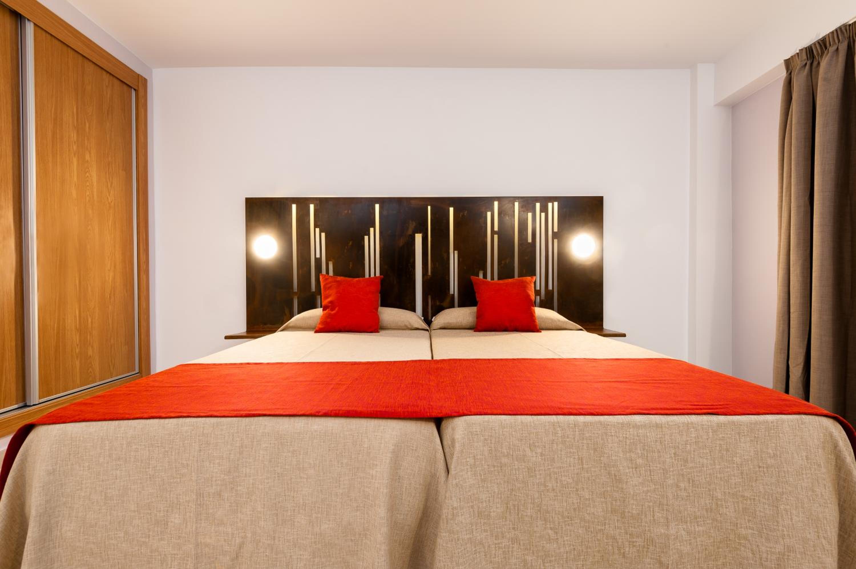 Double or Twin Room (1 Adult)