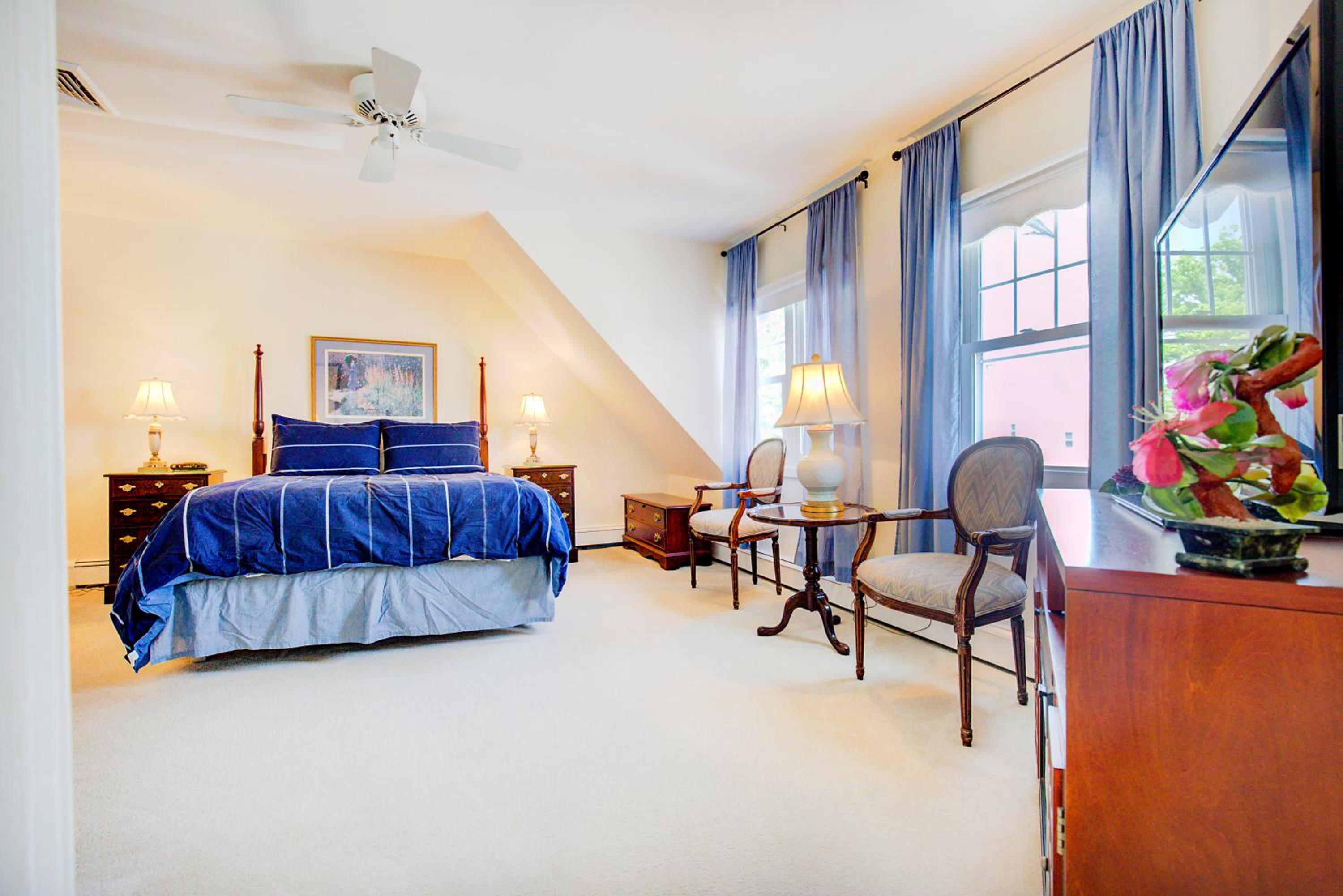 Suite with Lake View