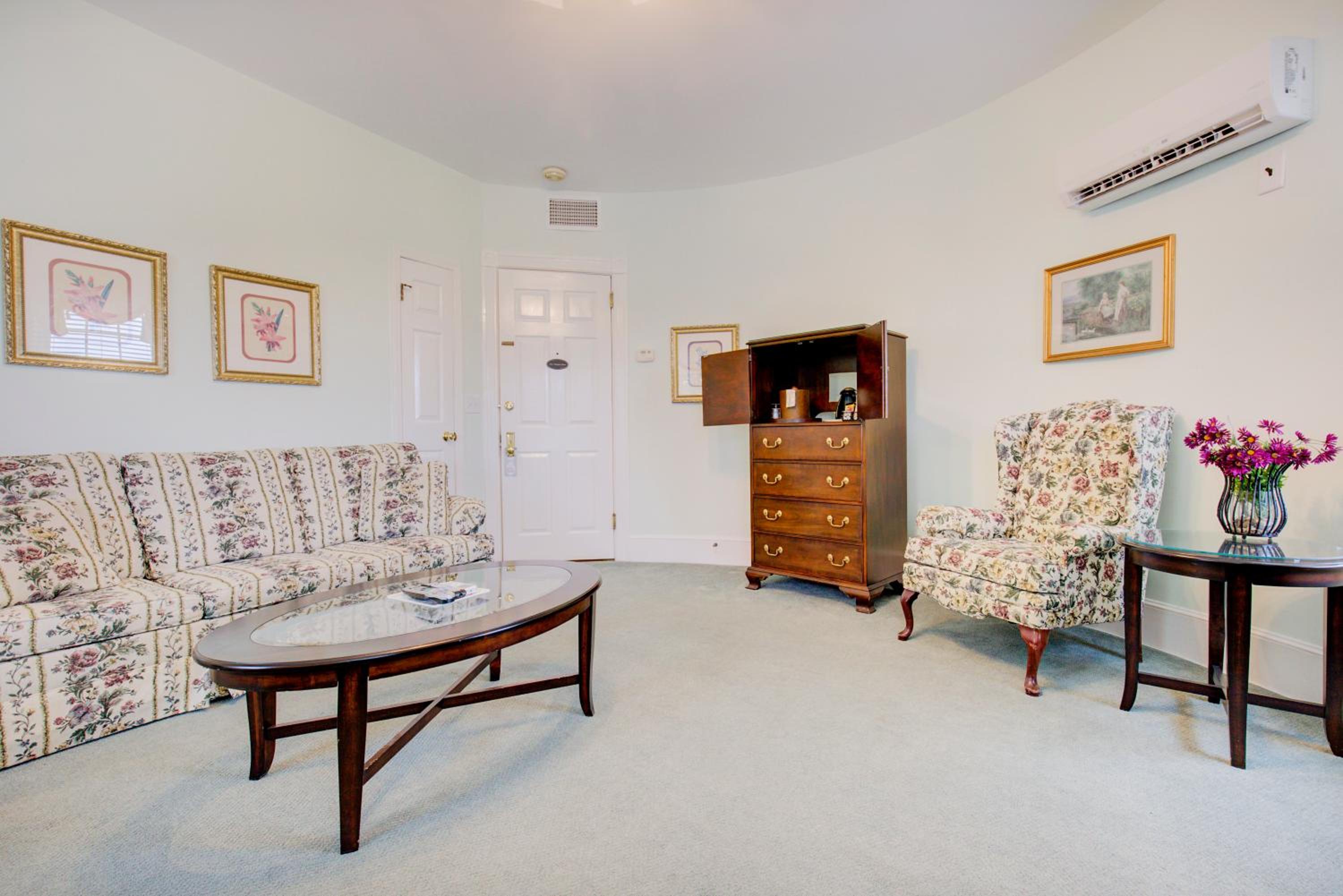 Suite with Lake View