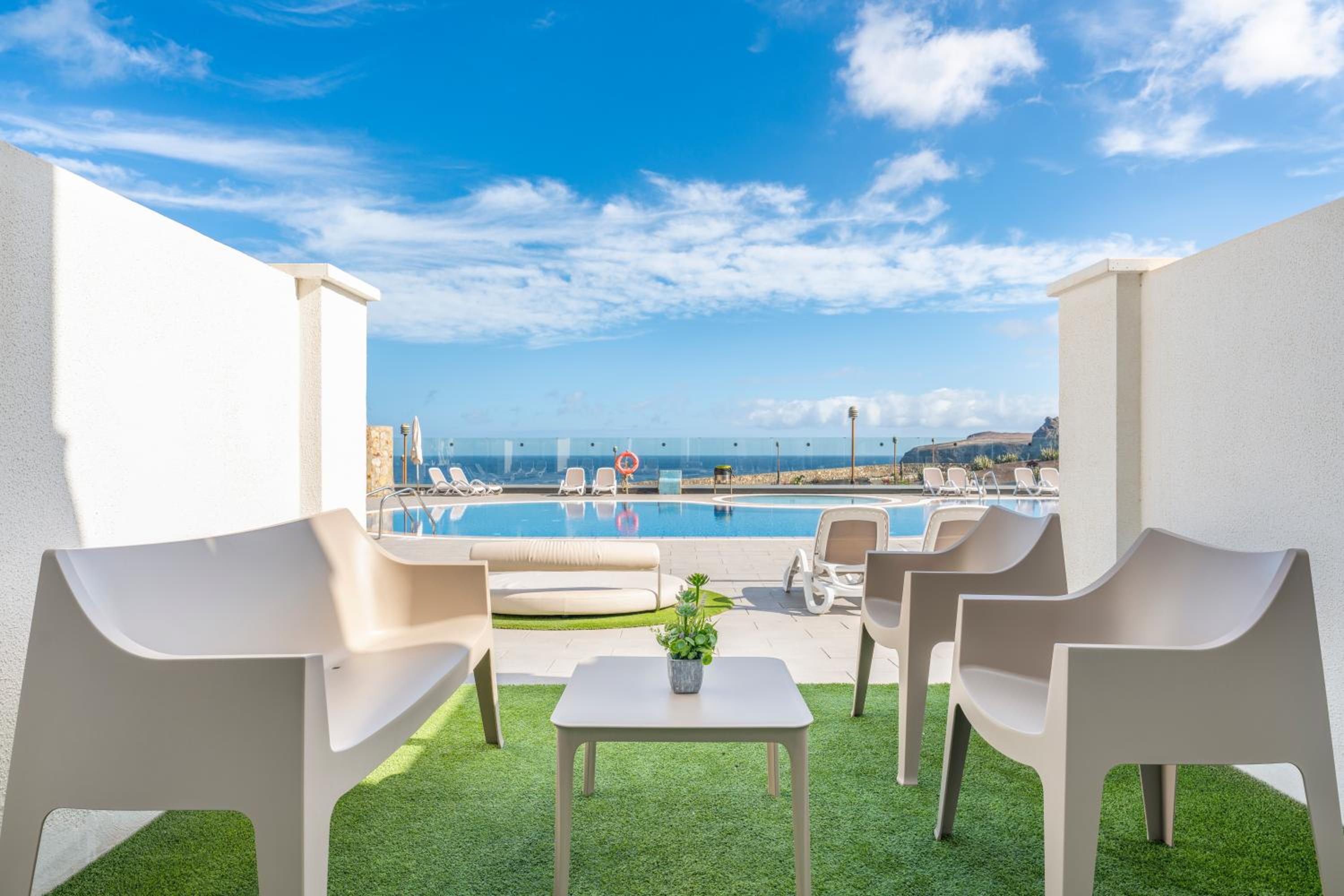 Double Room with Pool View