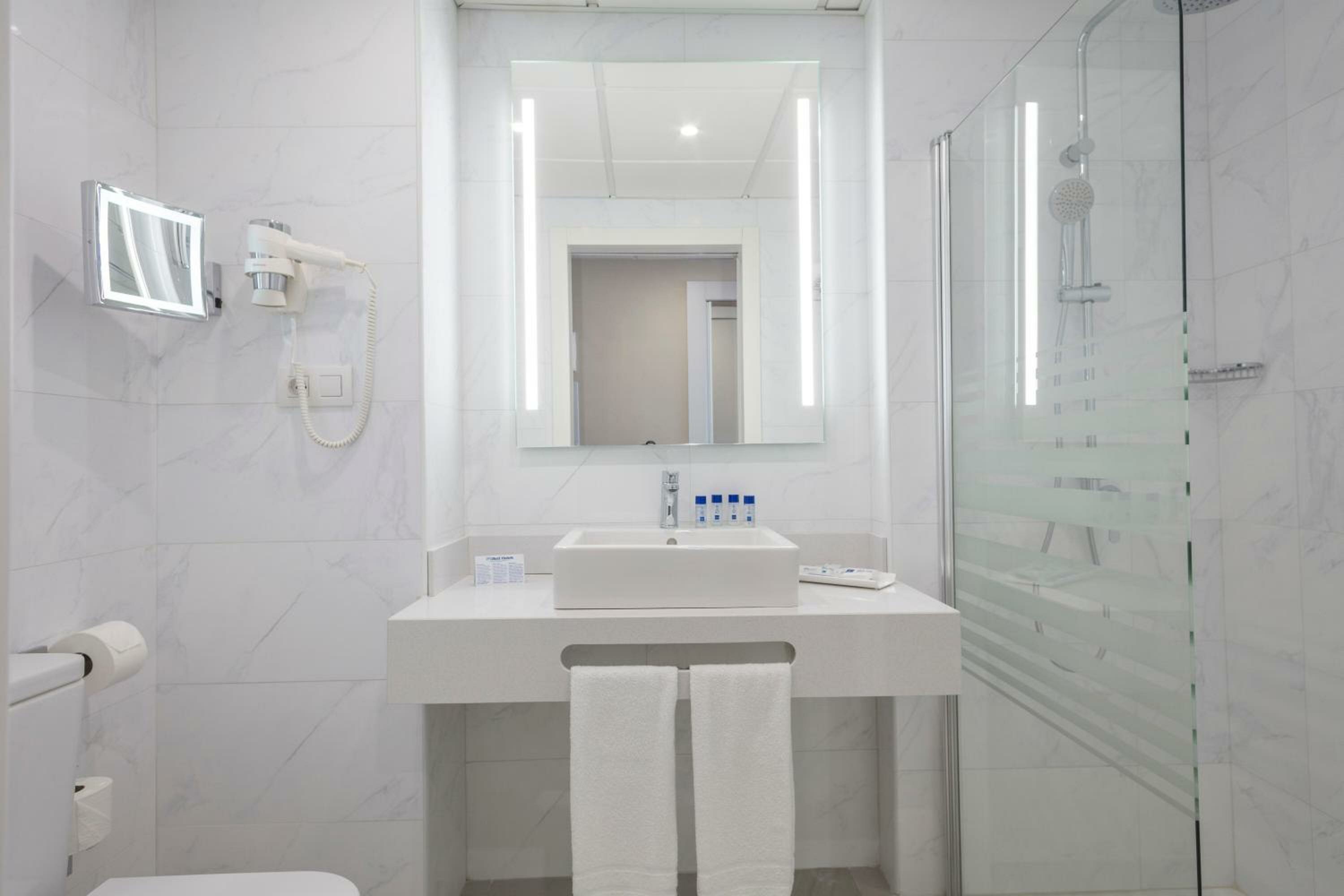  Double Room (3 Adults + 1 Child) 