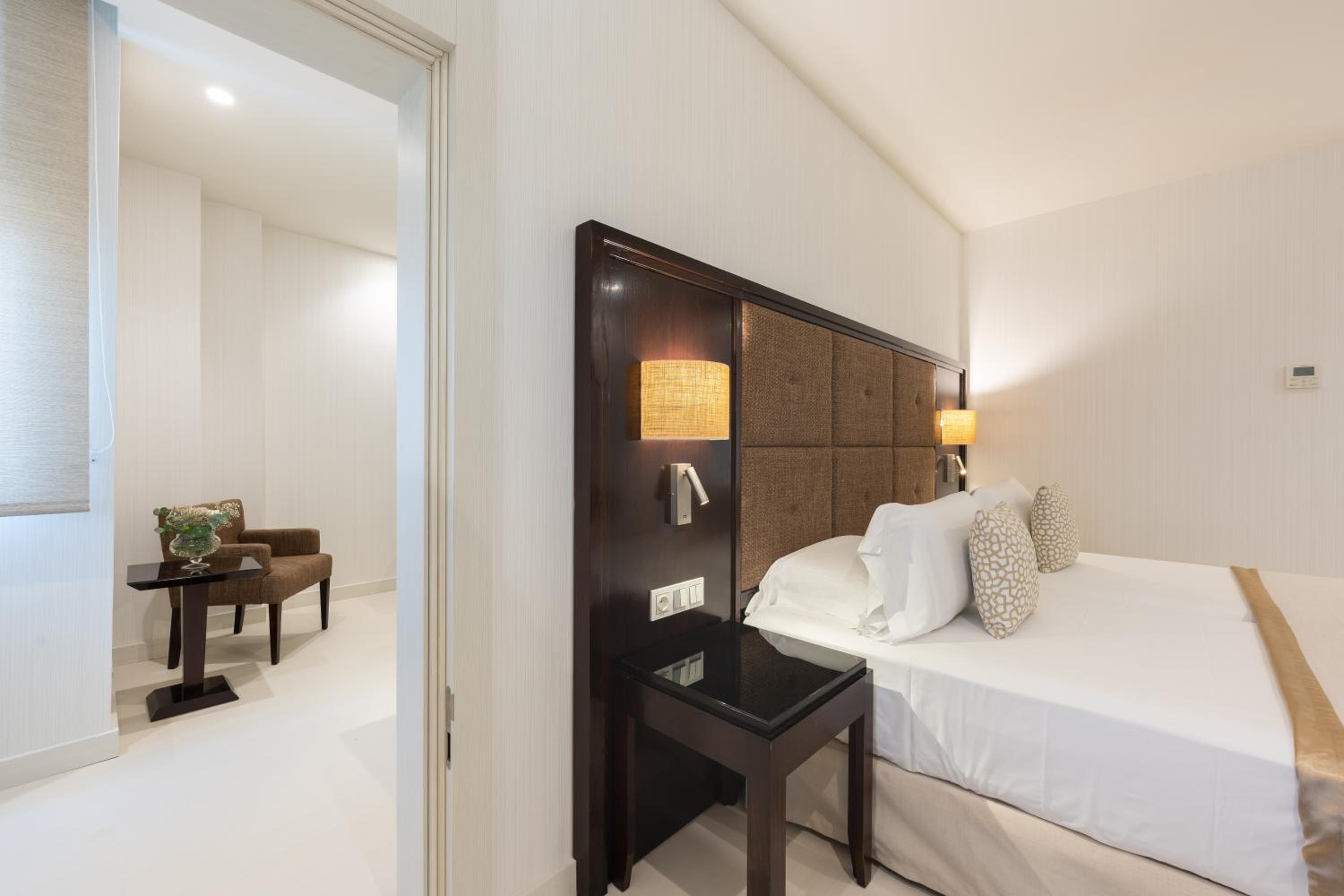 Family Room (2 Adults + 2 Children)