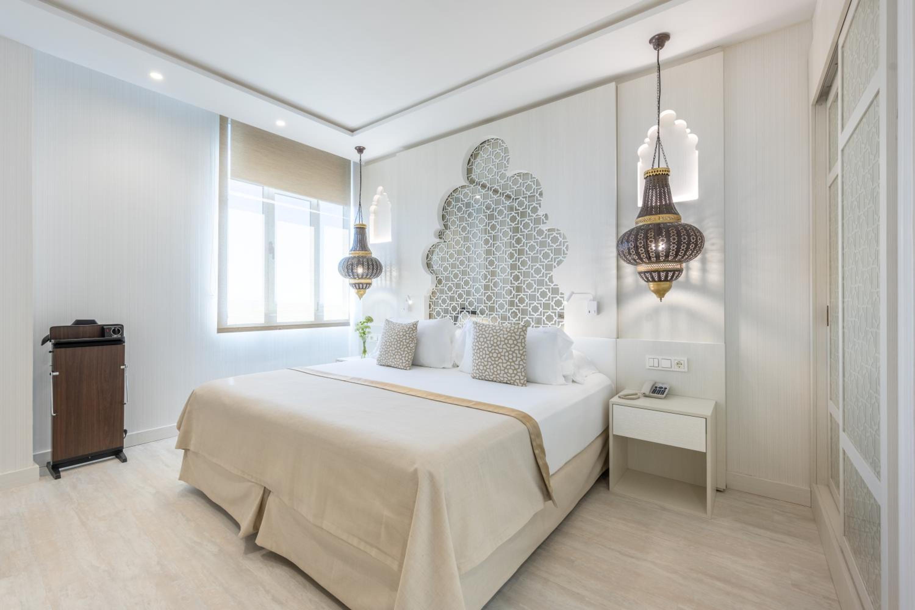 Family Room (2 Adults + 2 Children)