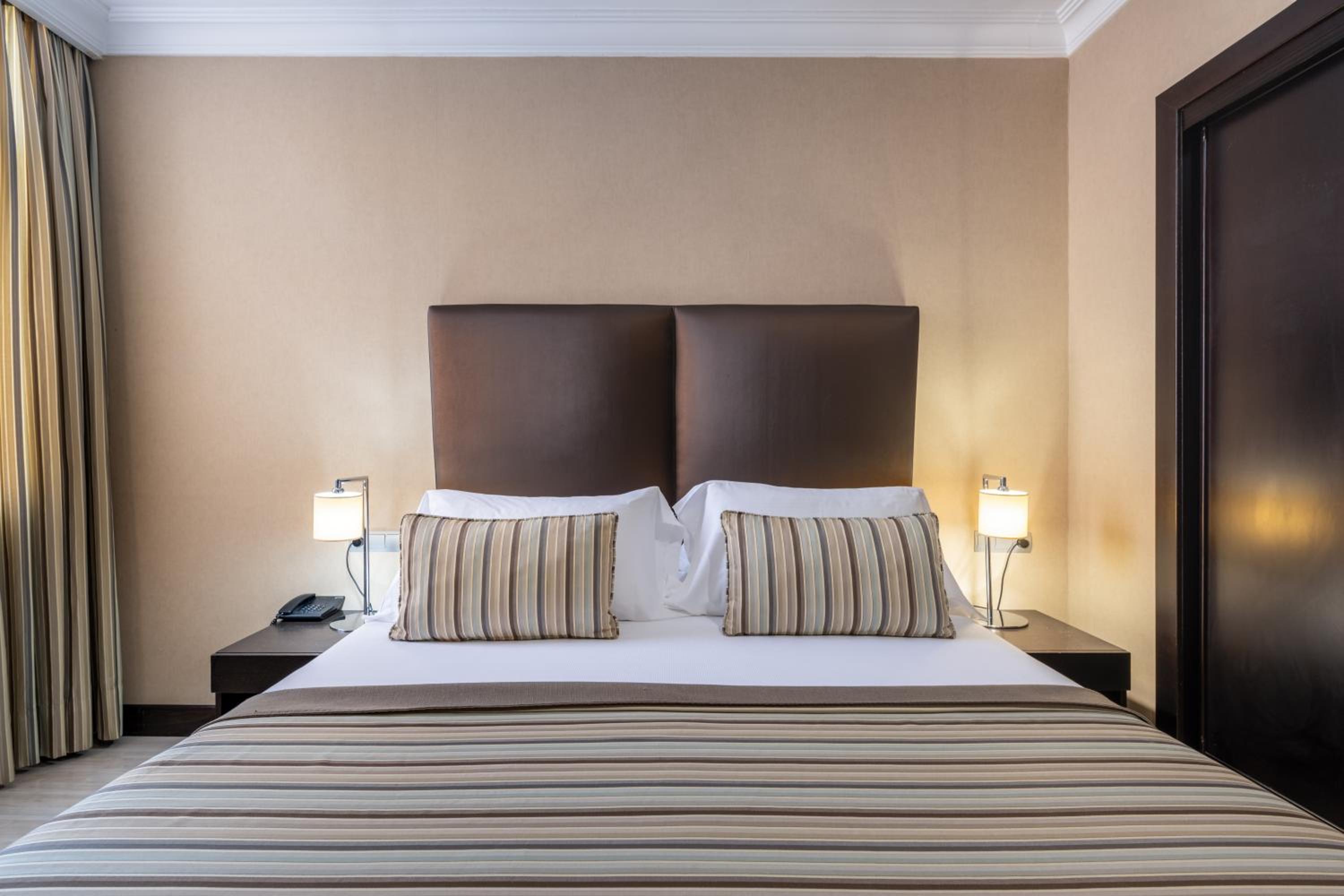 Family Room (2 Adults + 2 Children)