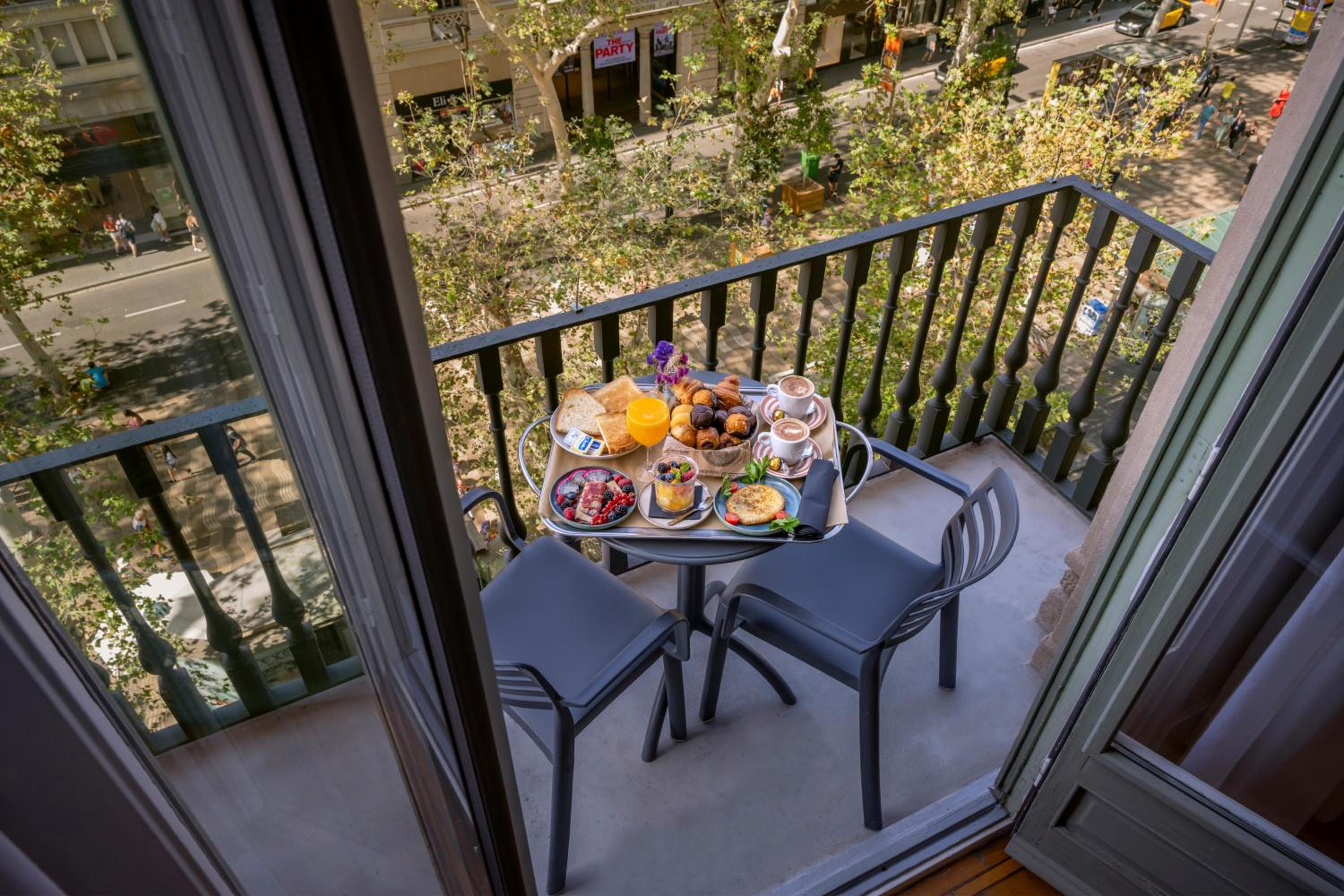 Deluxe Double or Twin Room with Balcony Rambla view