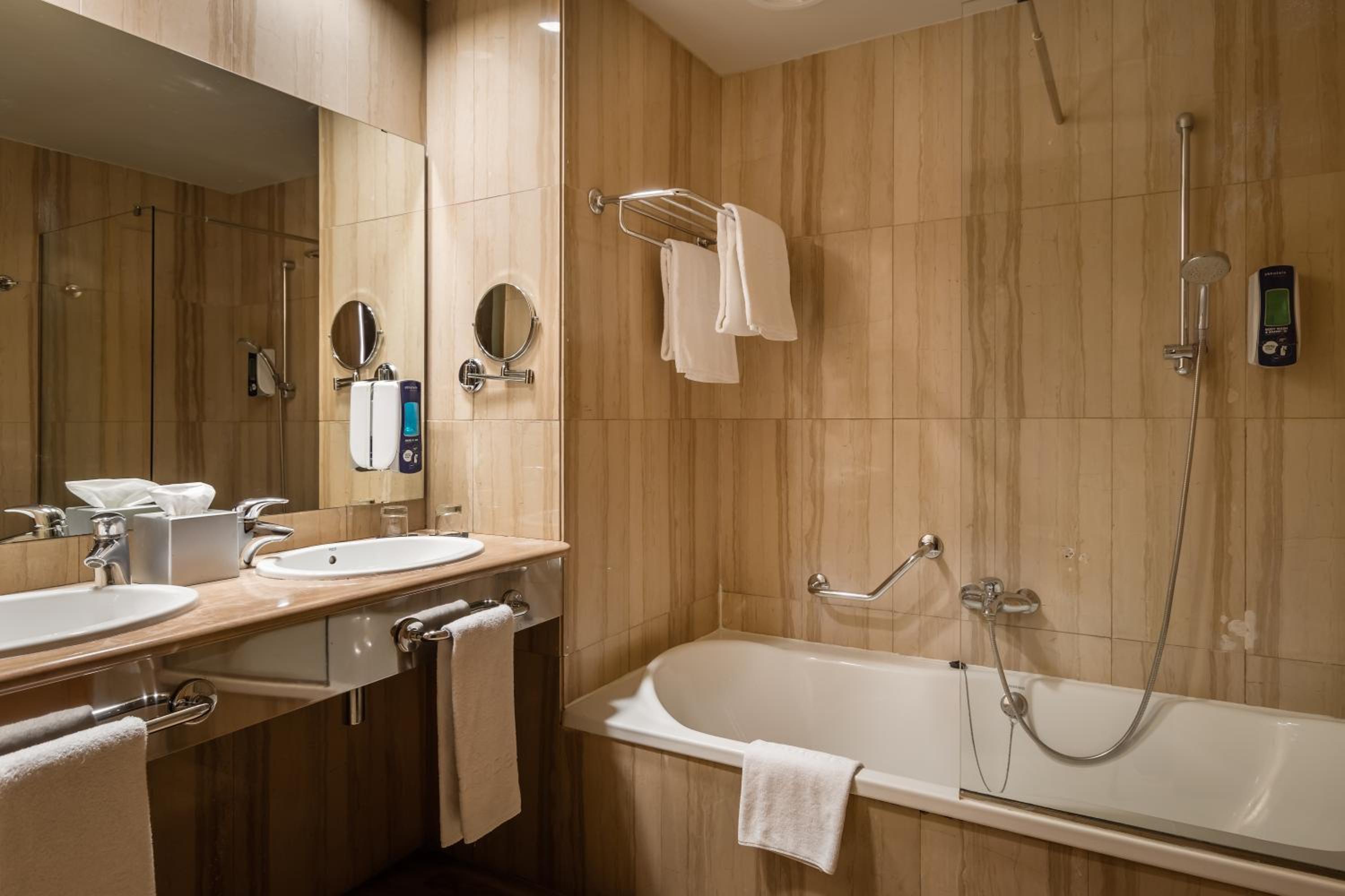 Family Room (4 Adults)