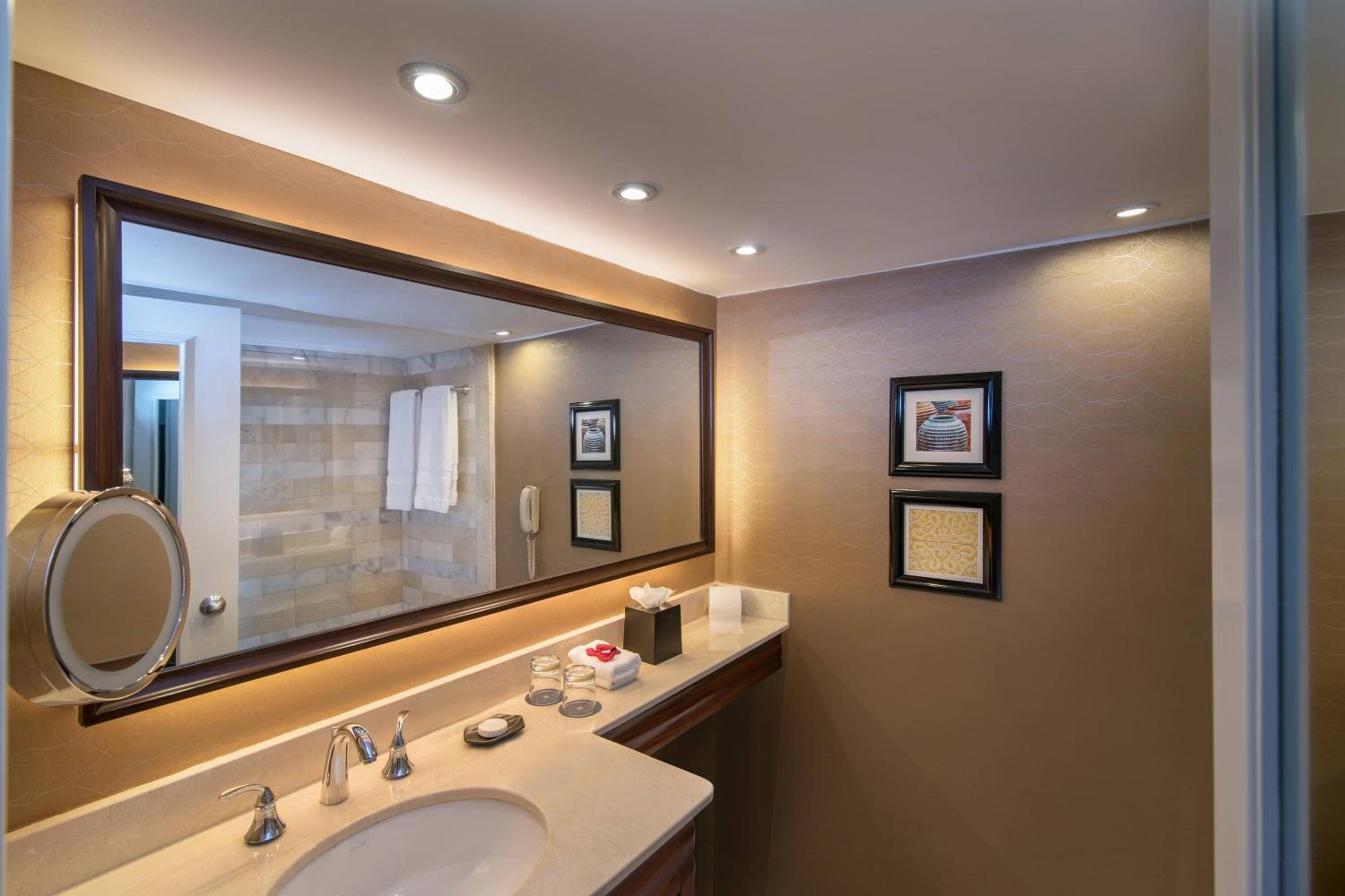 Club lounge access, 1 Bedroom Junior Suite, 1 King, Balcony