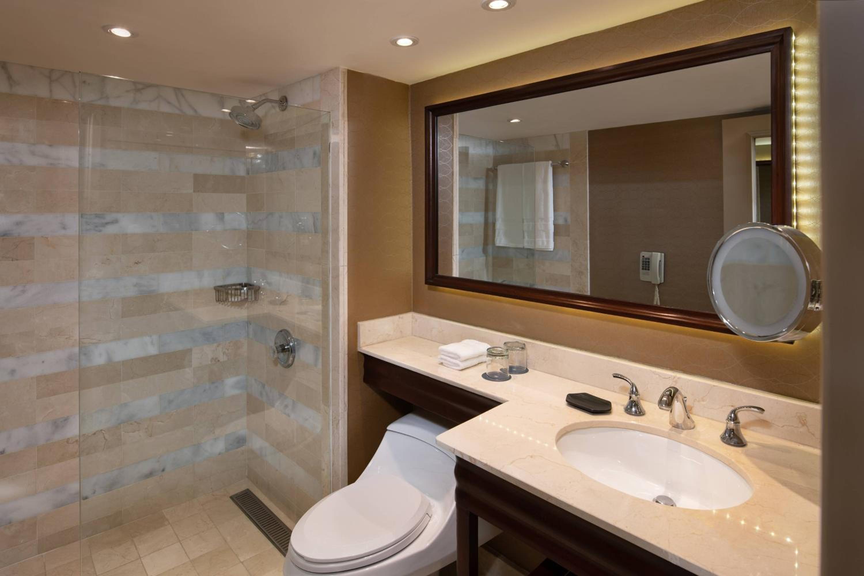 Club lounge access, 1 Bedroom Junior Suite, 1 King, Balcony