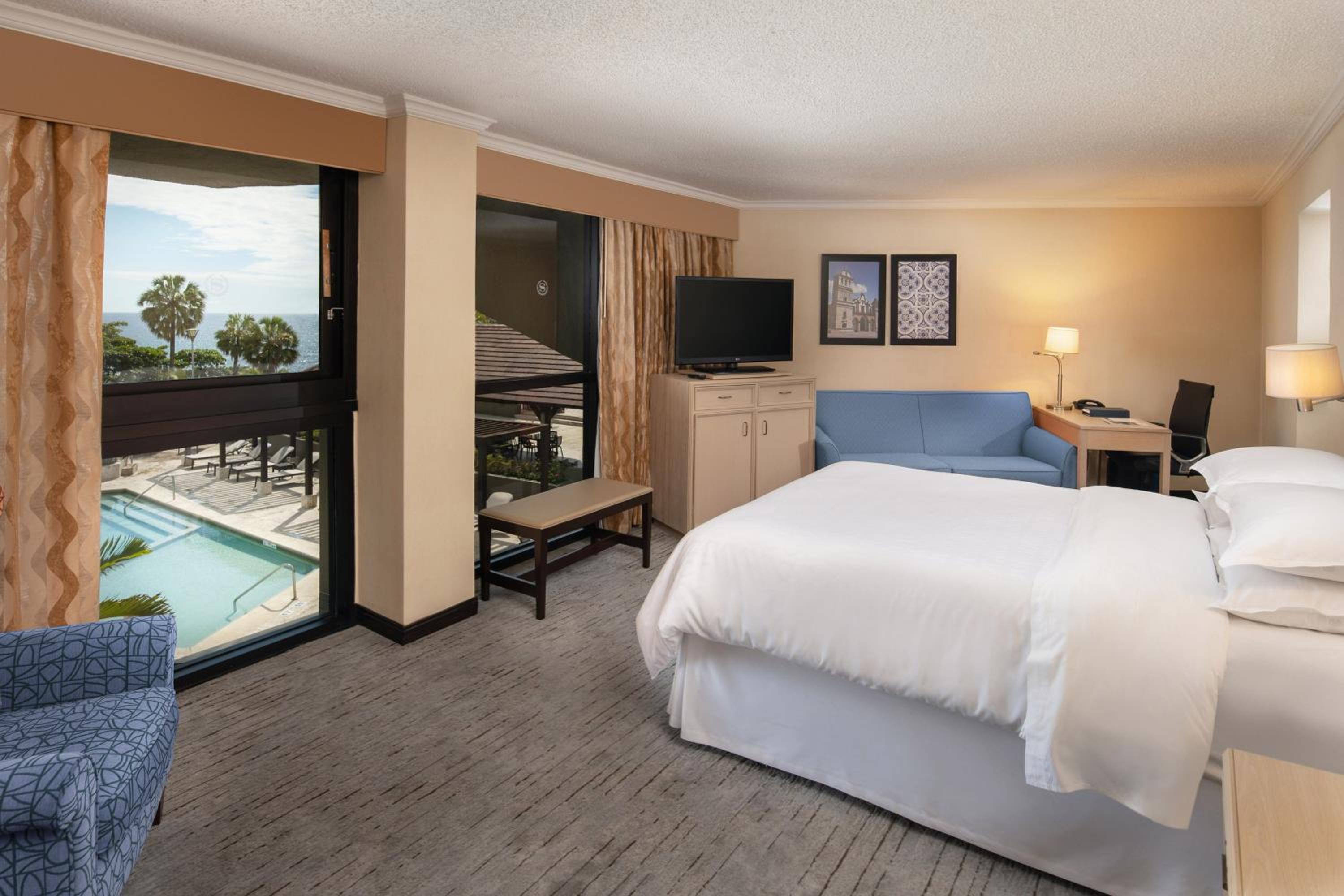 Club lounge access, 1 Bedroom Junior Suite, 1 Queen