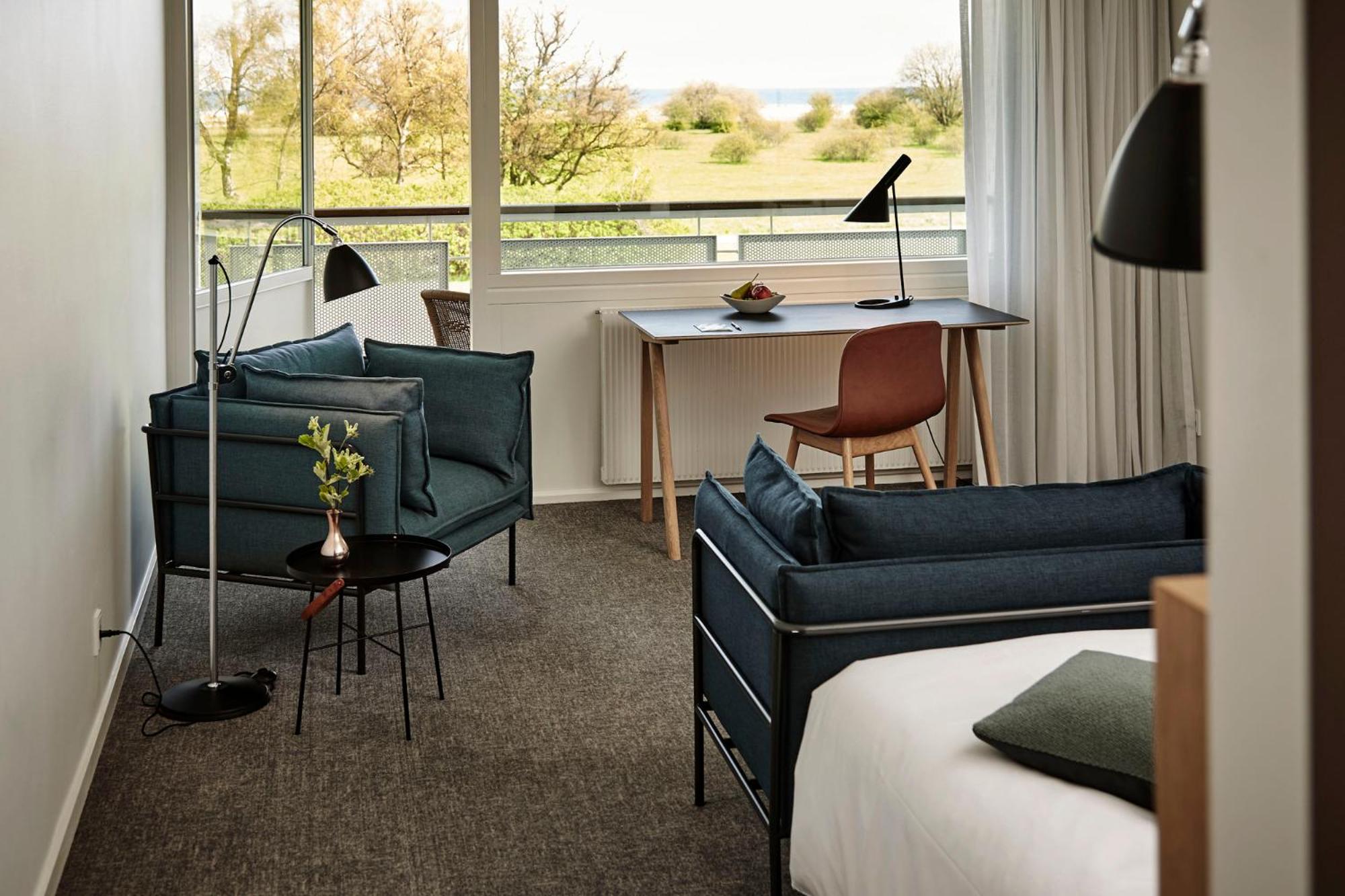 Superior King Room with View