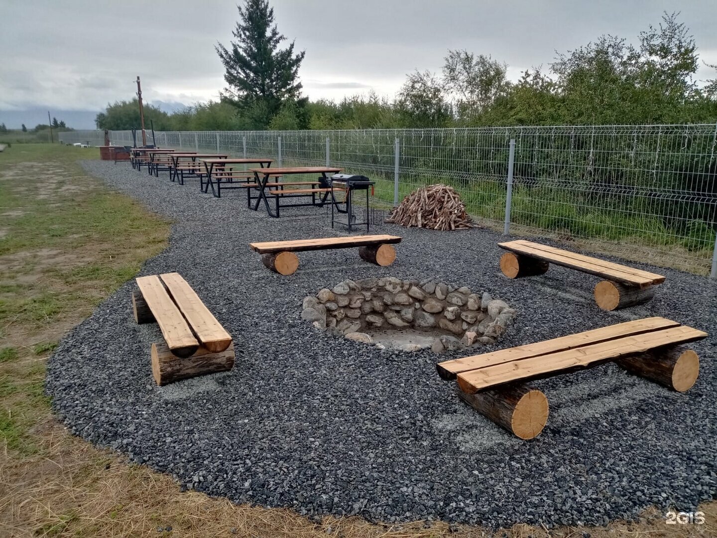 4х местная благоустроенная юрта с двуспальной кроватью и диваном