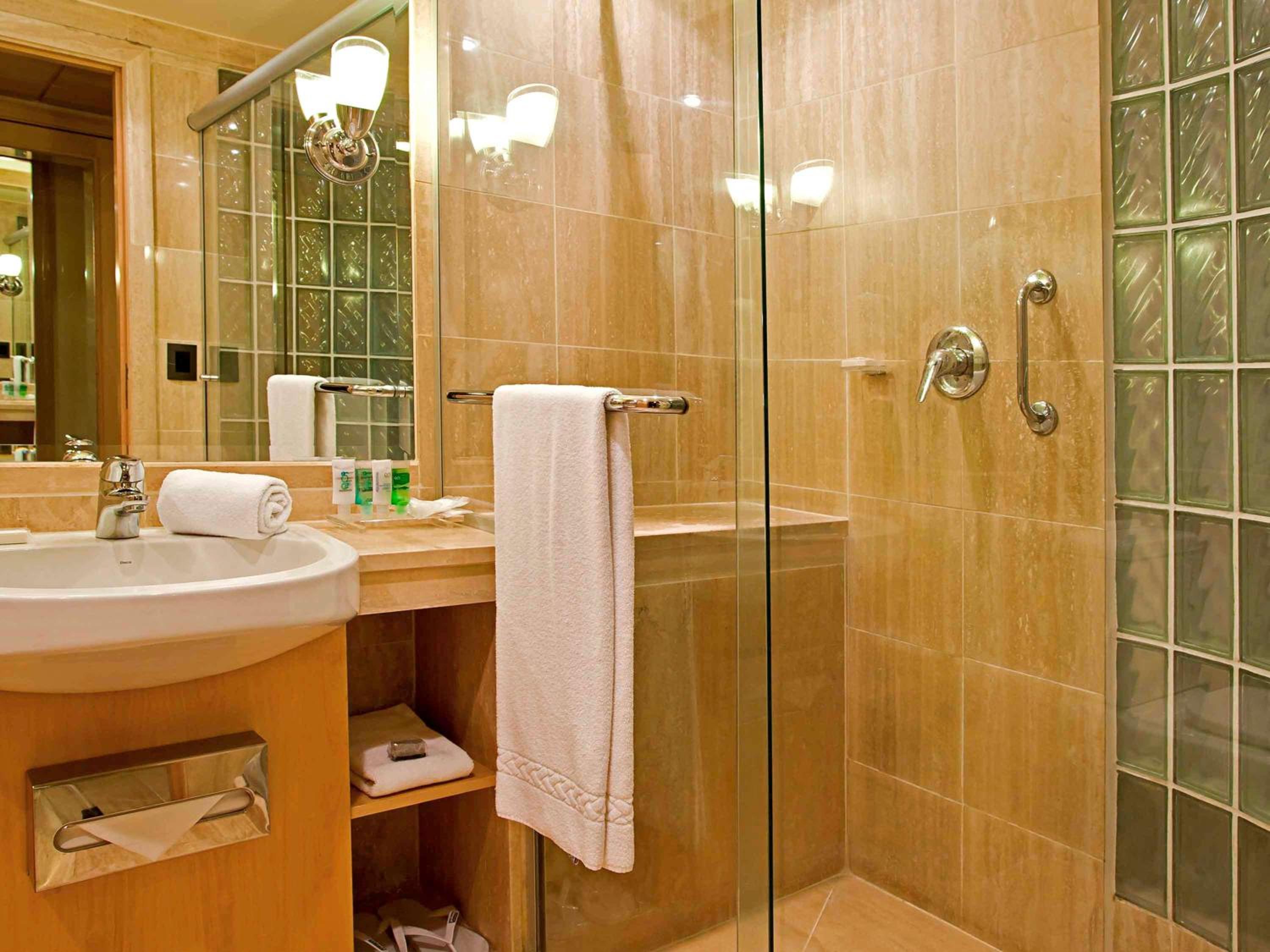 Superior Room with One Queen Bed - City View