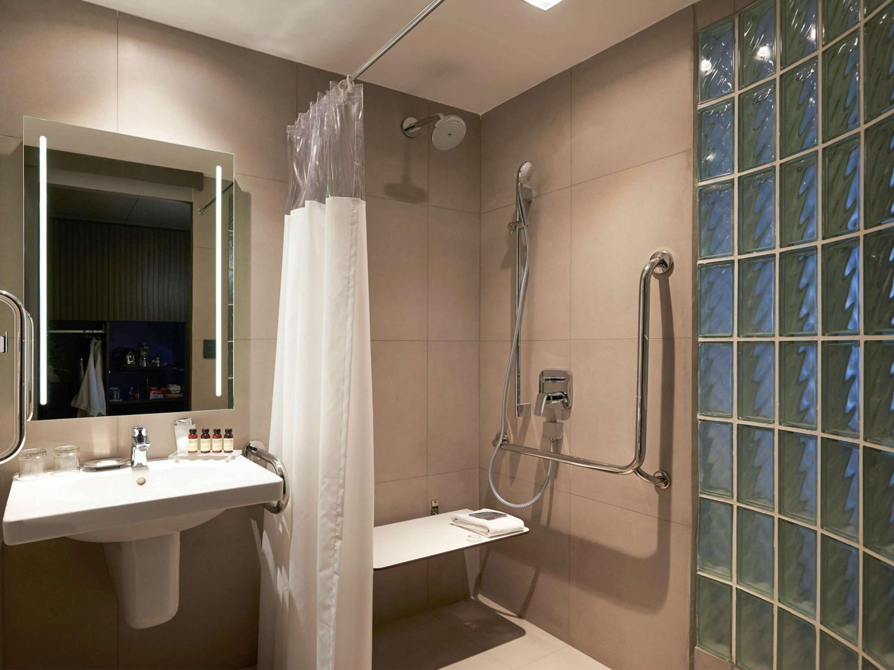 Deluxe Queen Room - Disability Access