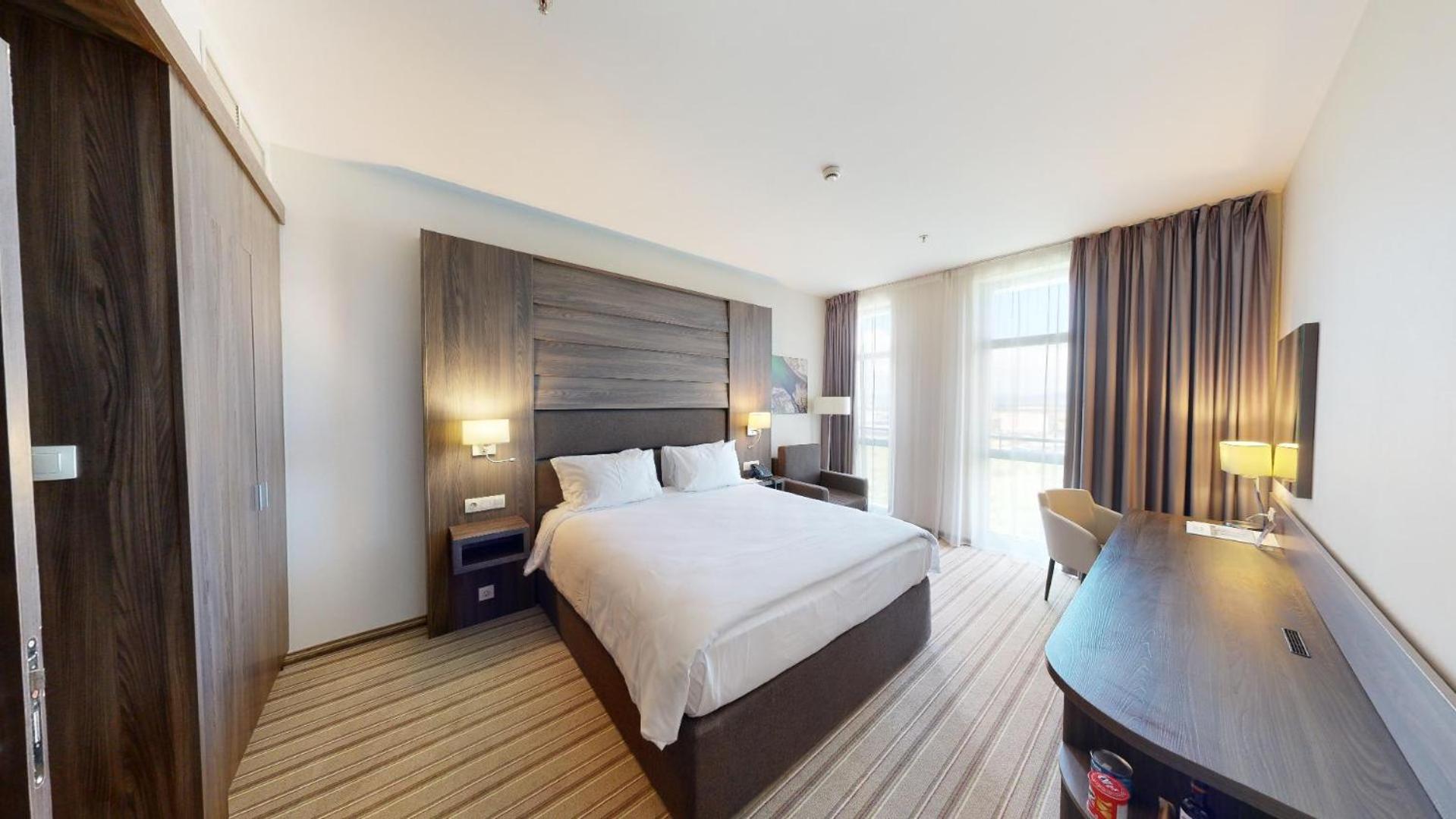 Business Suite with Complimentary Water, Free WiFi, Free Tea and Coffee Equipment