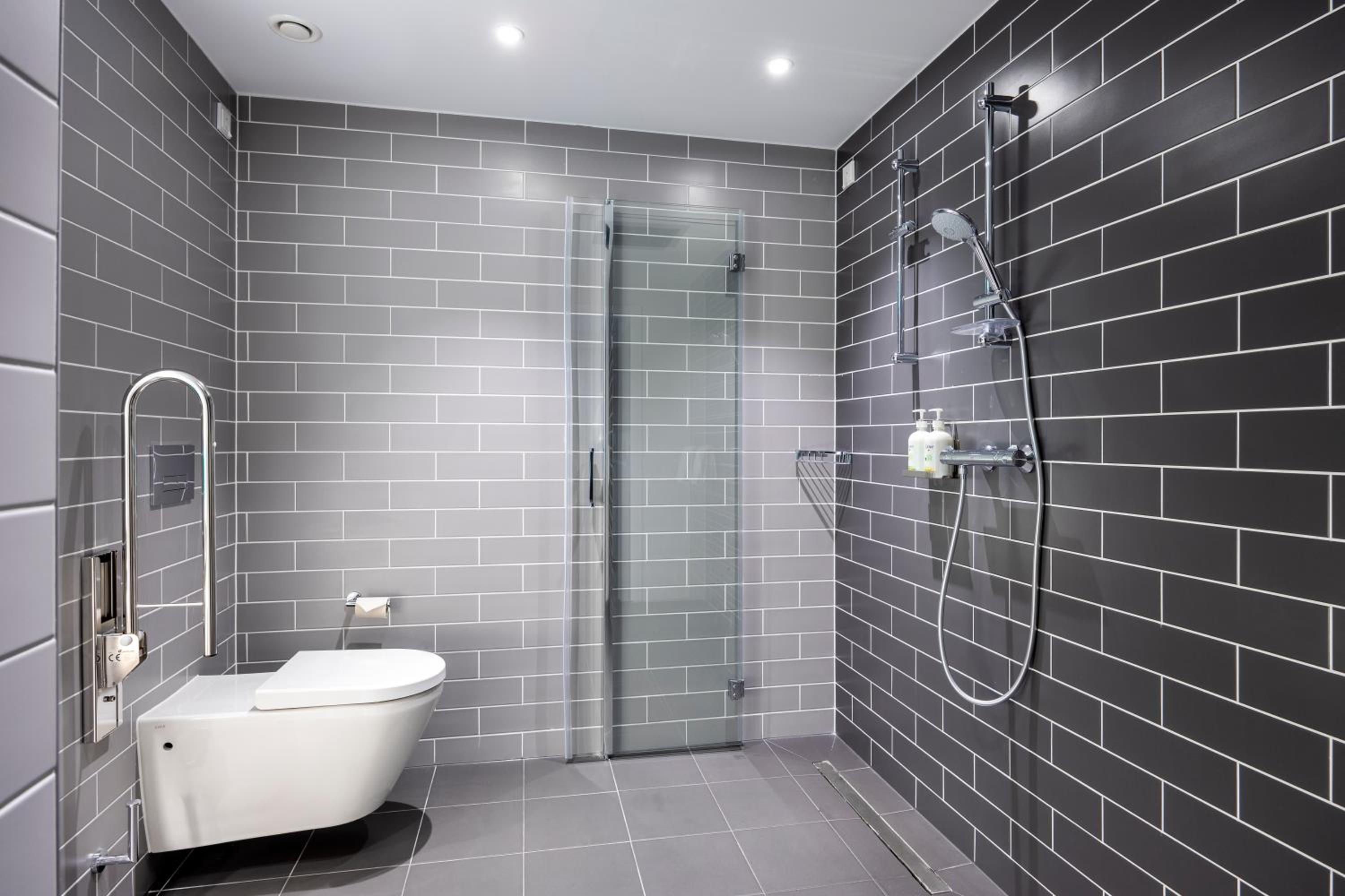 Standard Queen Room - Accessible with Free Breakfast