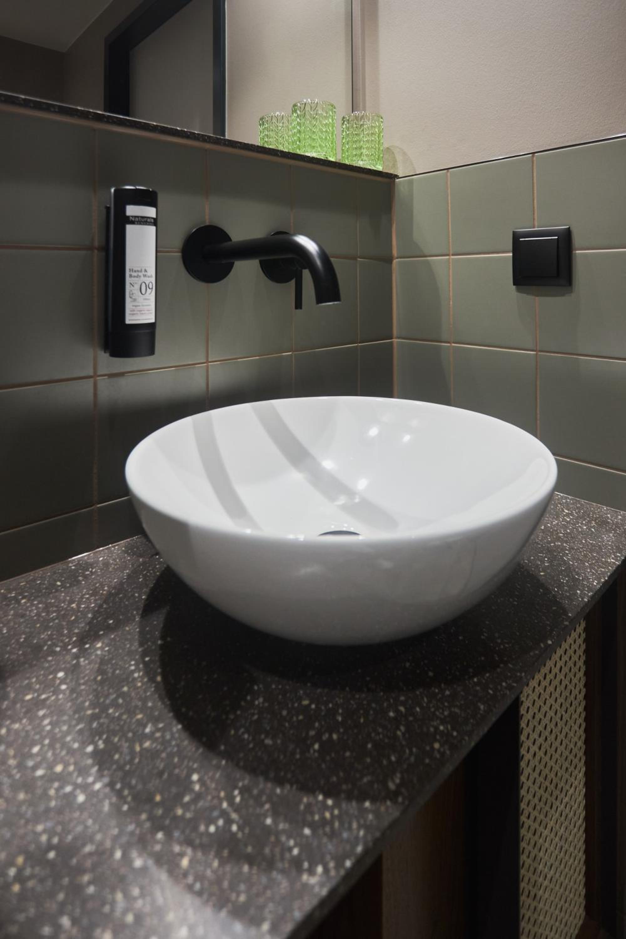 Twin Room with Bath (TWIN)