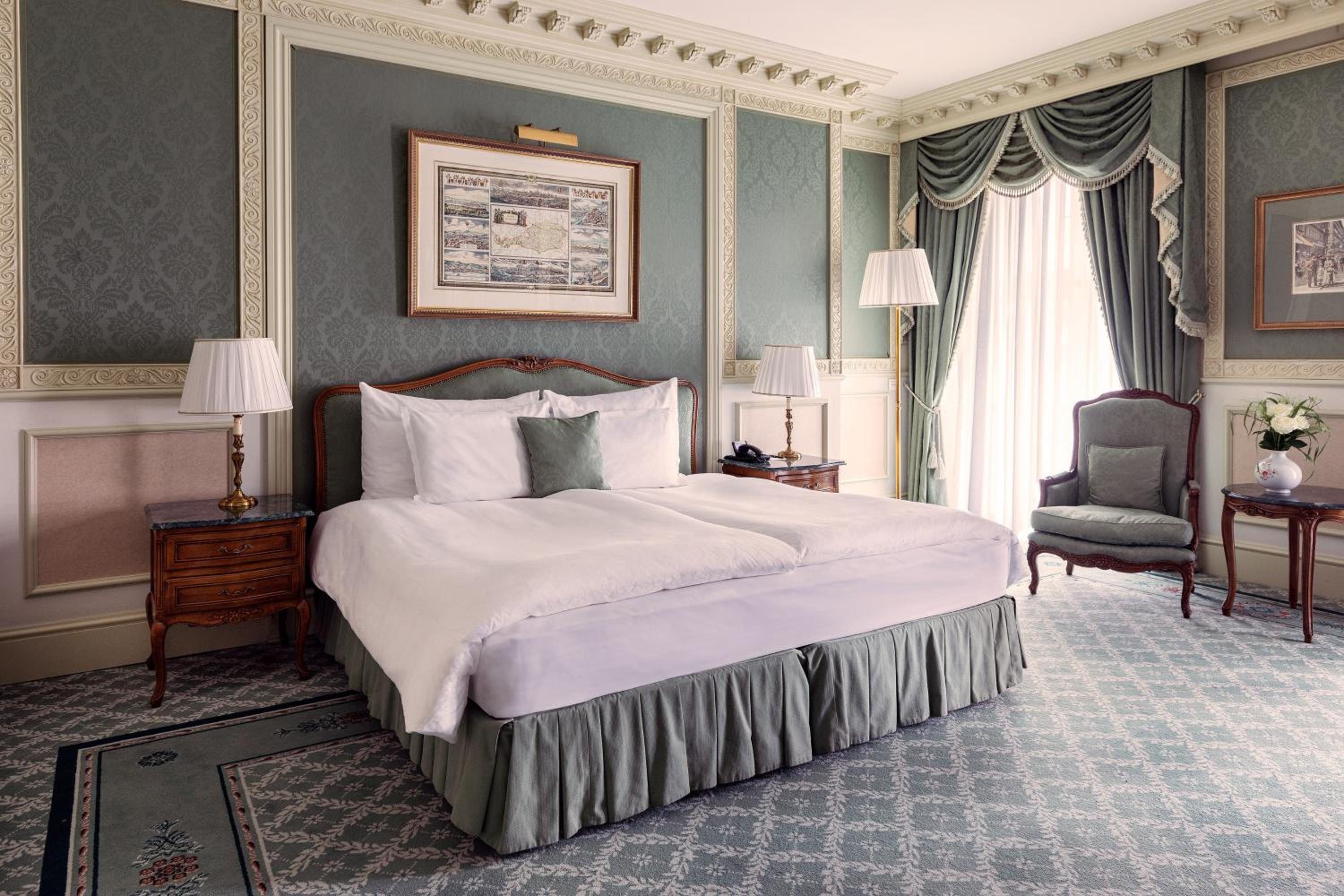 Grand King Room with City View