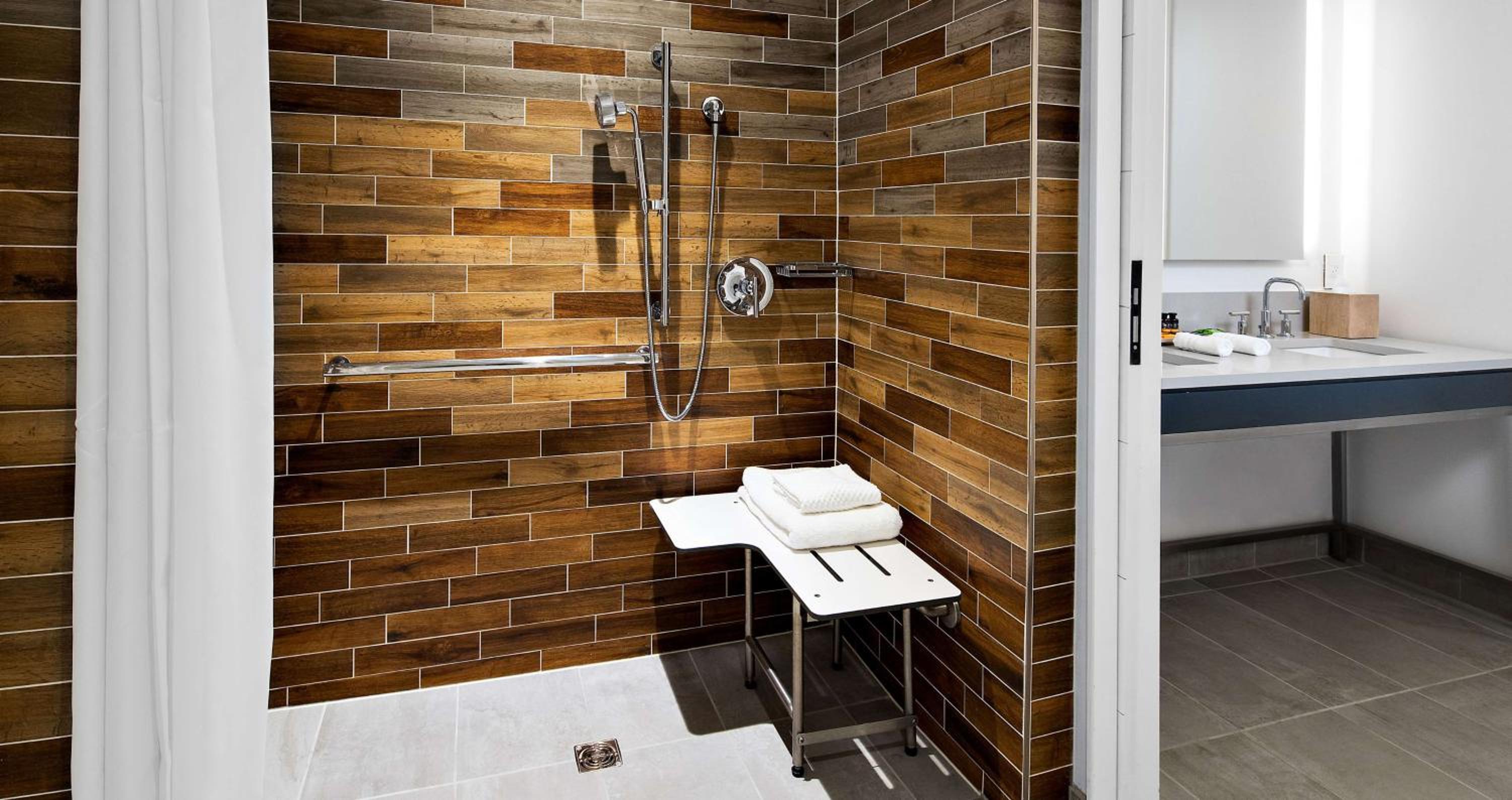 One-Bedroom King Suite with Roll-in Shower - Mobility Accessible