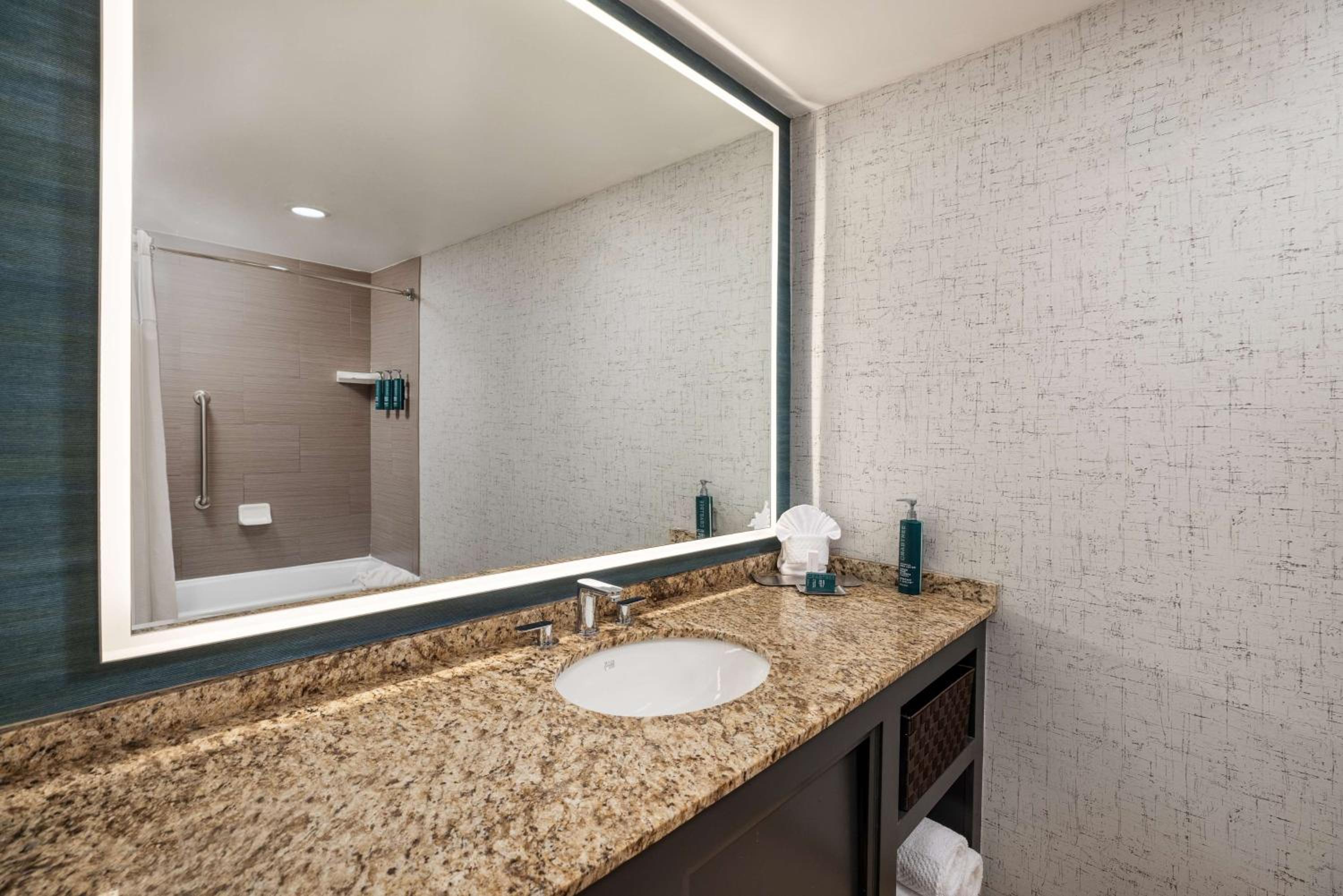 King Suite - Disability Access/Non-Smoking