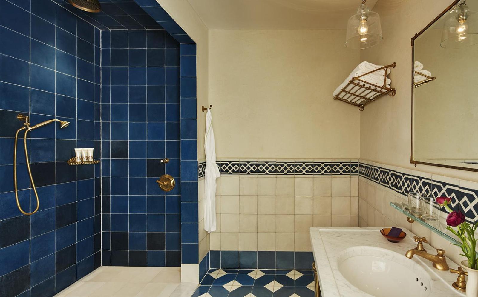 King Room with Roll-In Shower - Disability Access