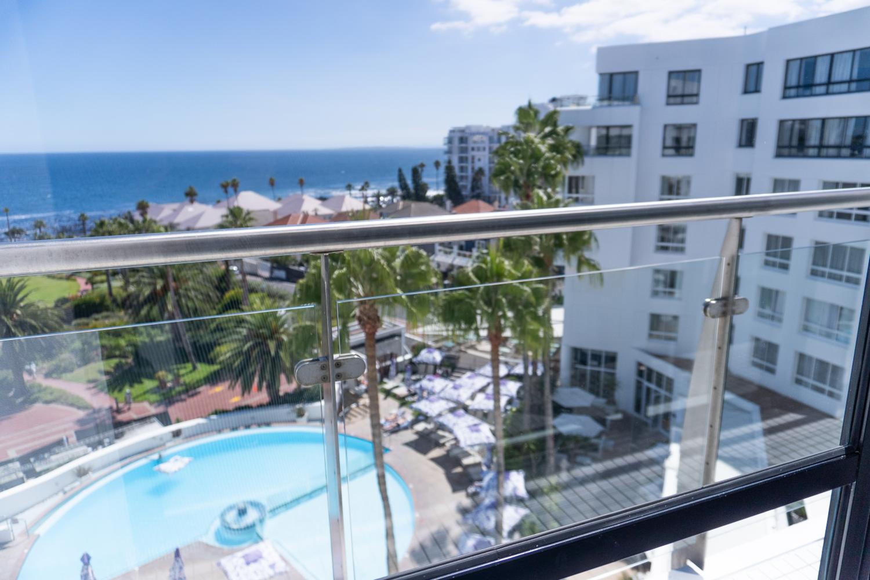 One Bedroom Apartment with Sea View and Balcony
