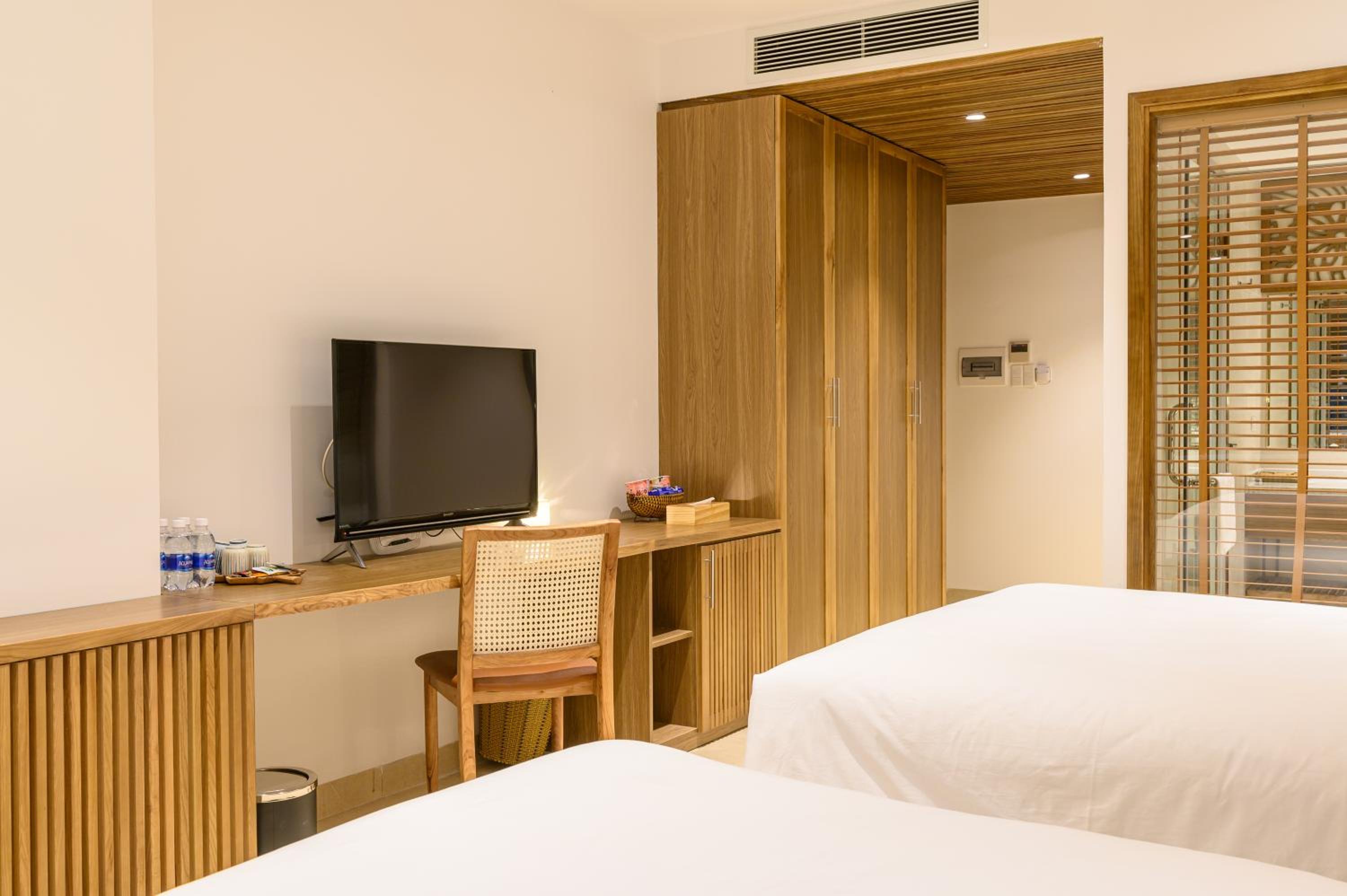 Family Studio Suite with Pool View