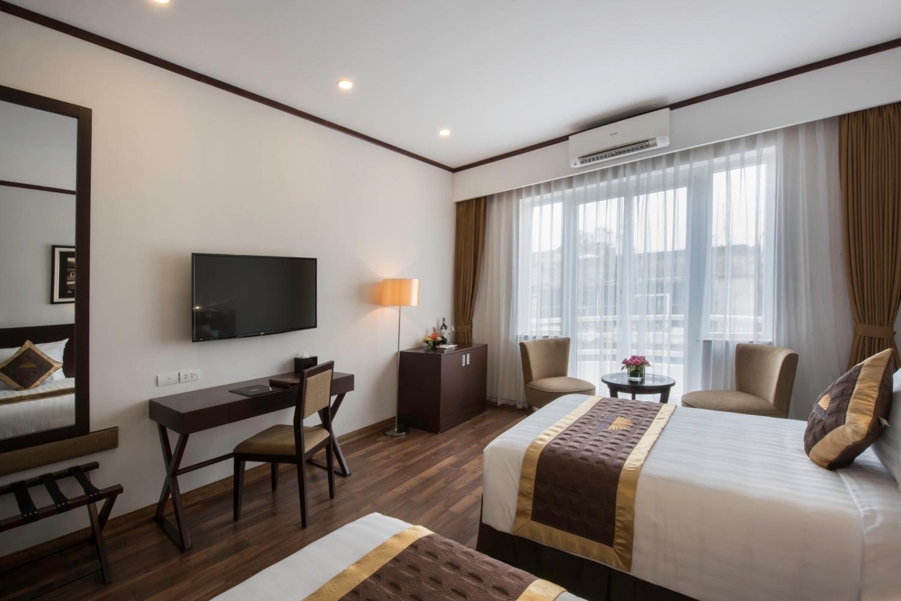 Deluxe Double or Twin Room with City View