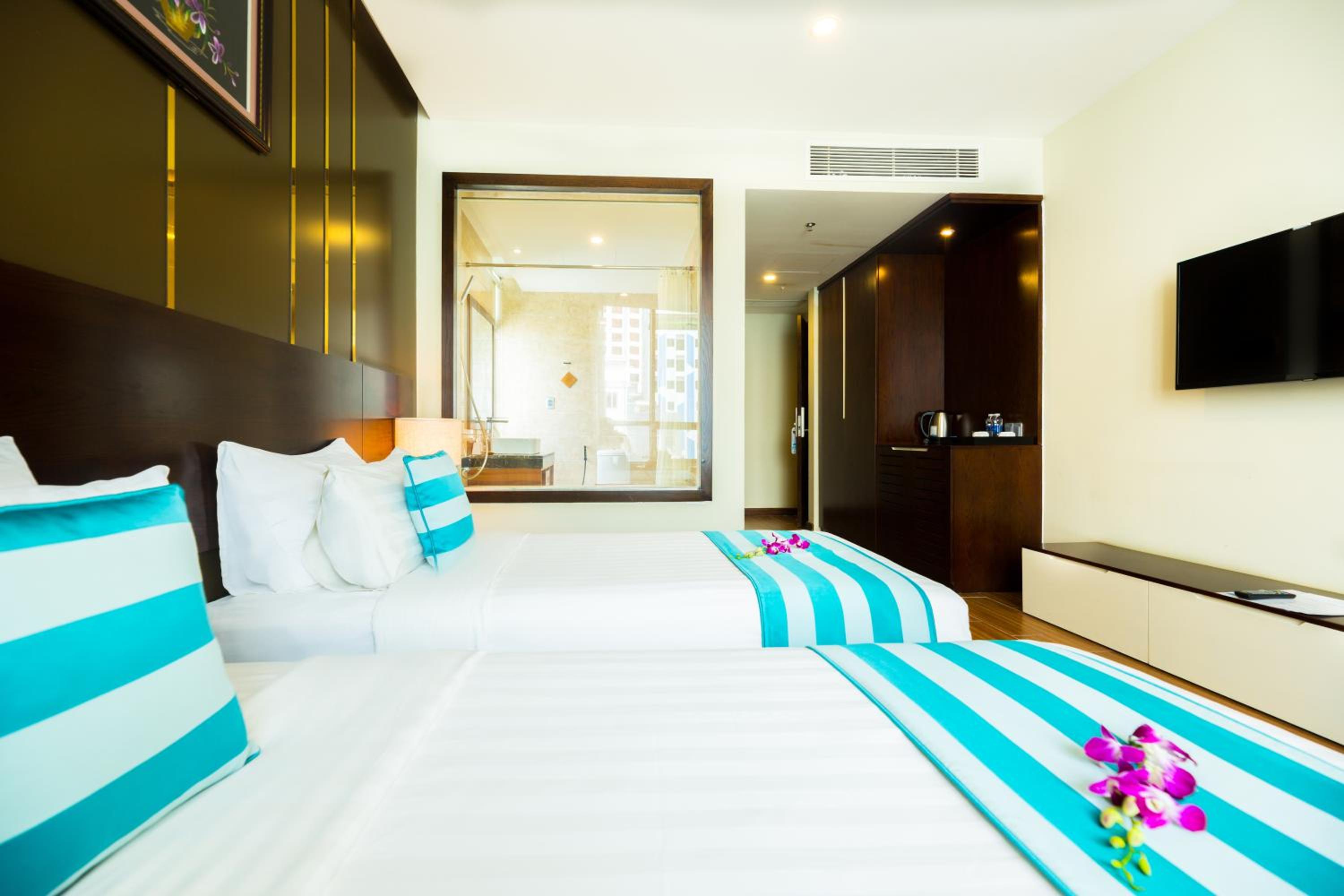 Superior Twin Room with City View