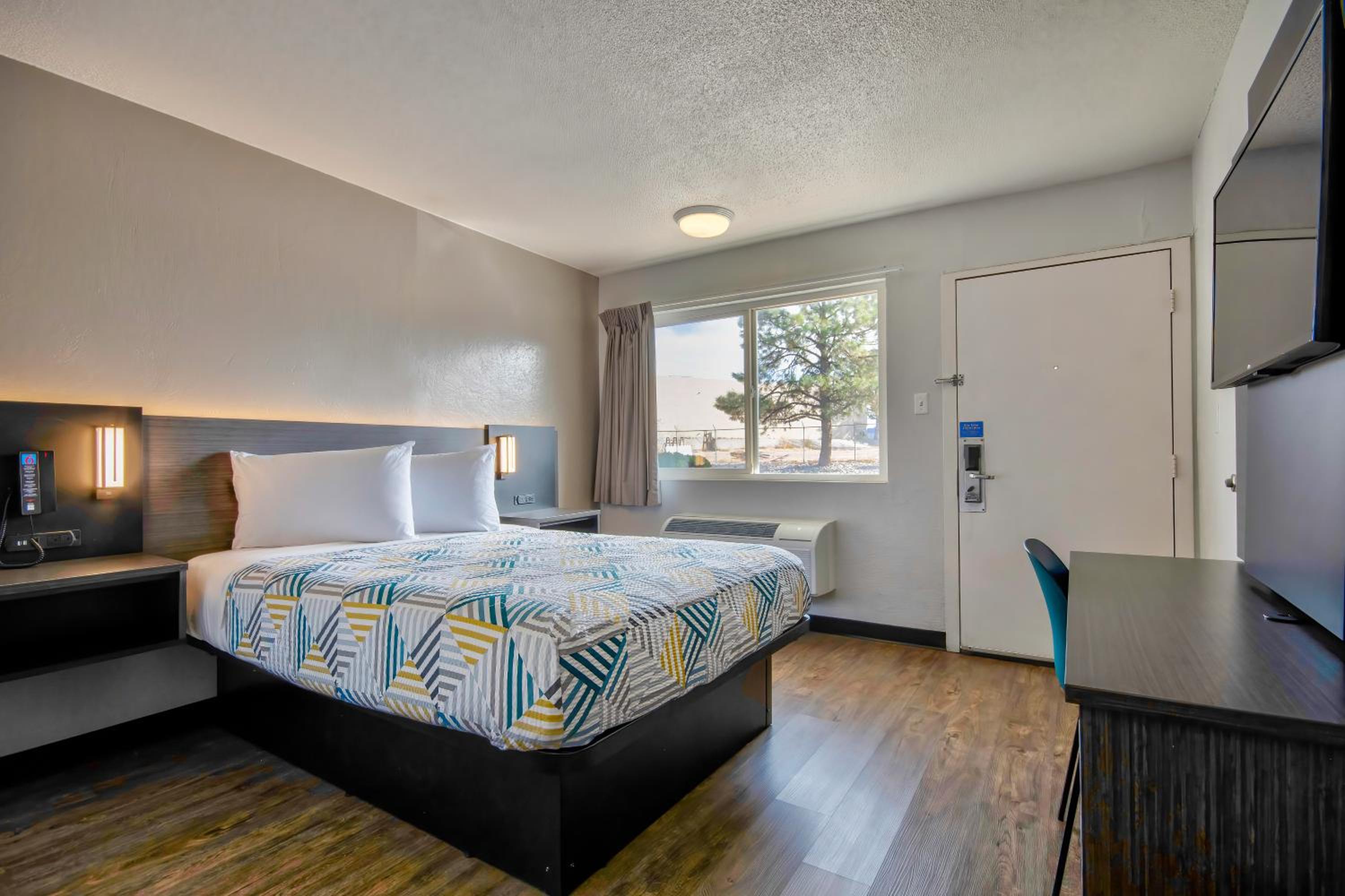 Queen Room - Disability Access - Roll In Shower