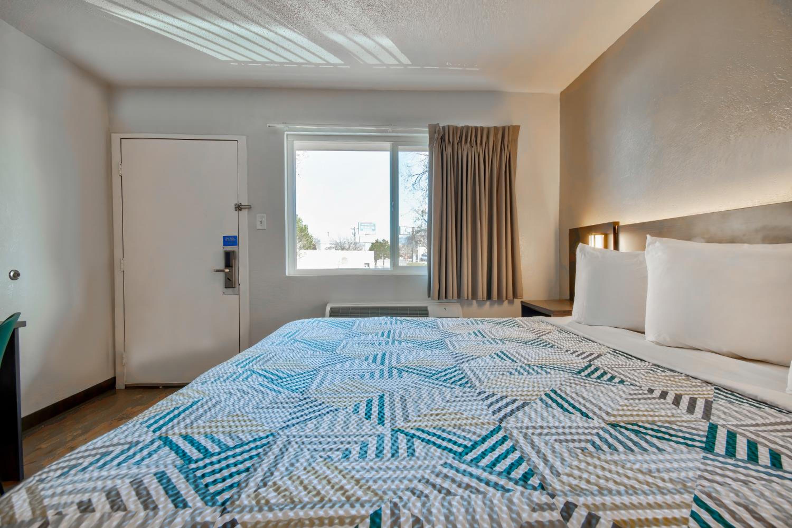 King Room - Non-Smoking