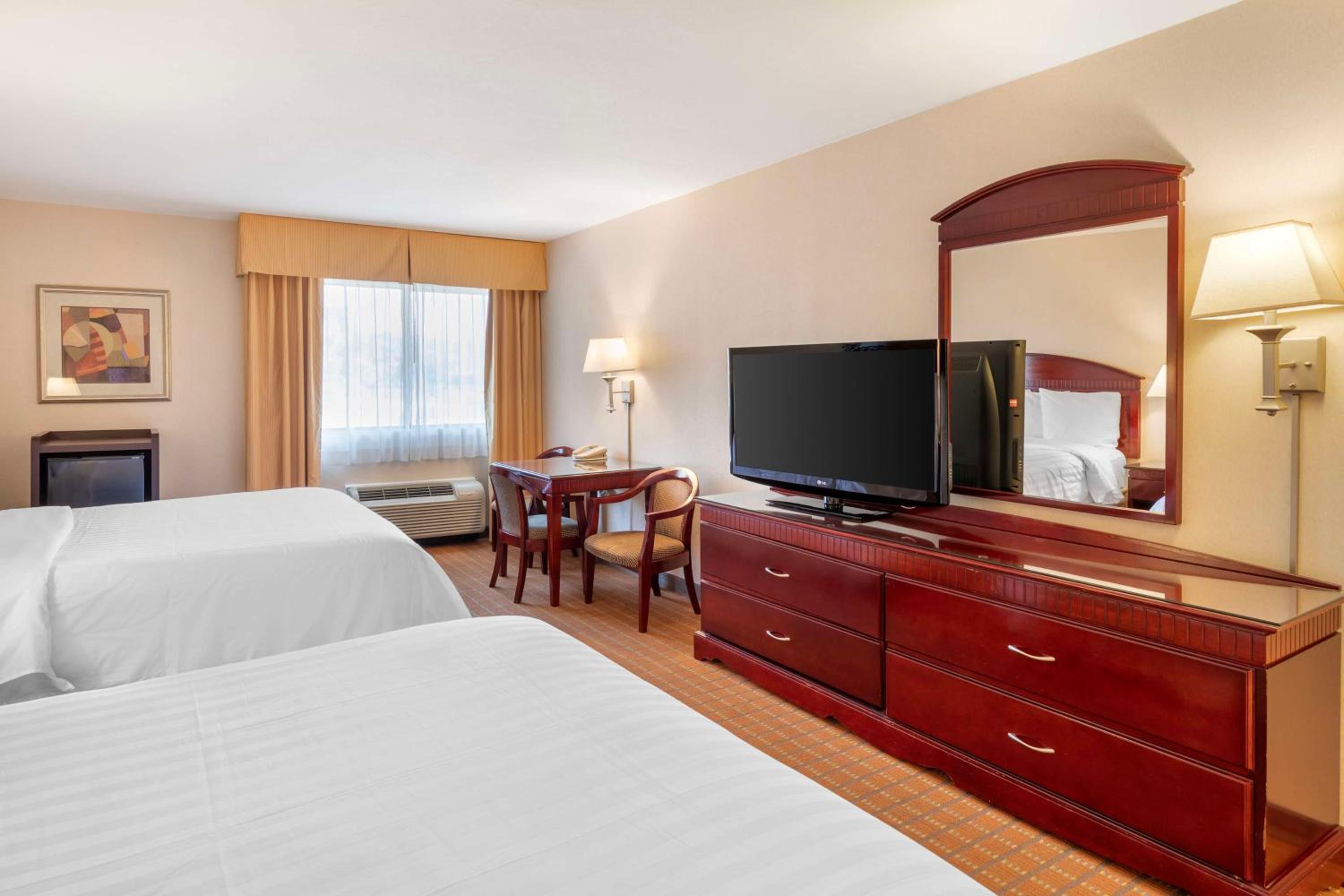 Queen Room with Two Queen Beds - Non-Smoking