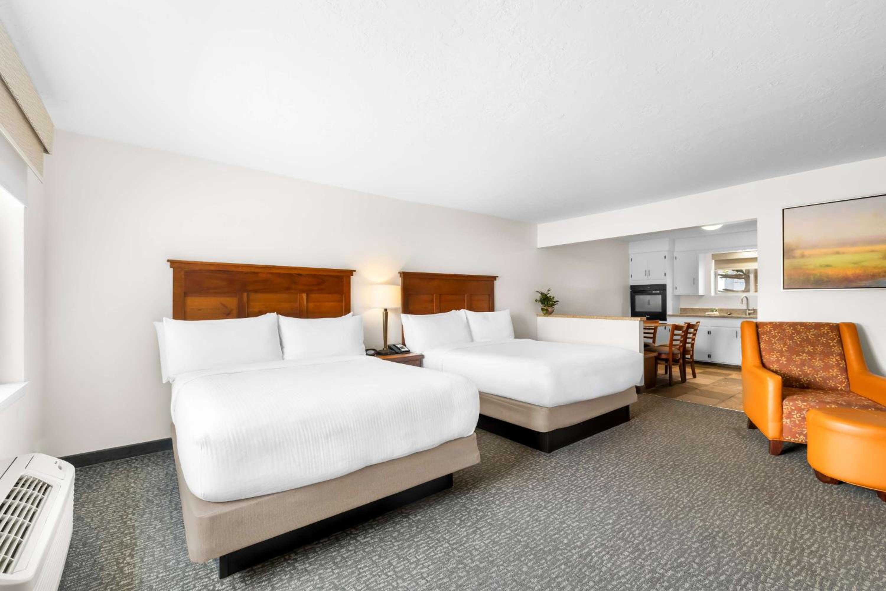 Two-Bedroom Suite with Three Queen Beds and River View - Non-Smoking