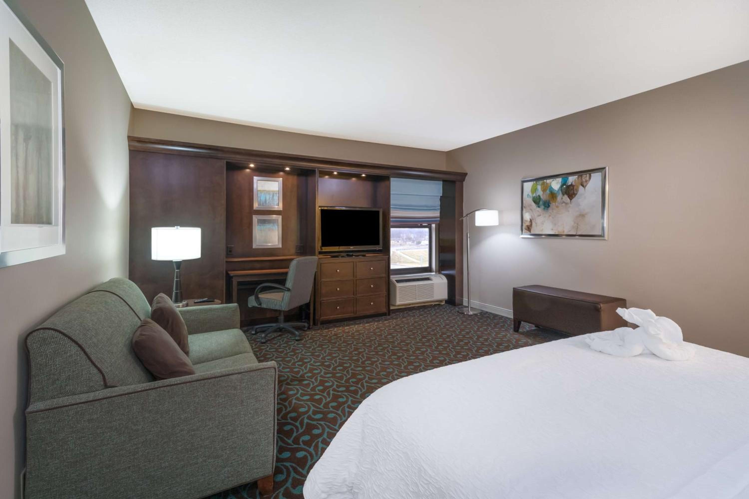 King Room with Sofa Bed - Non-Smoking