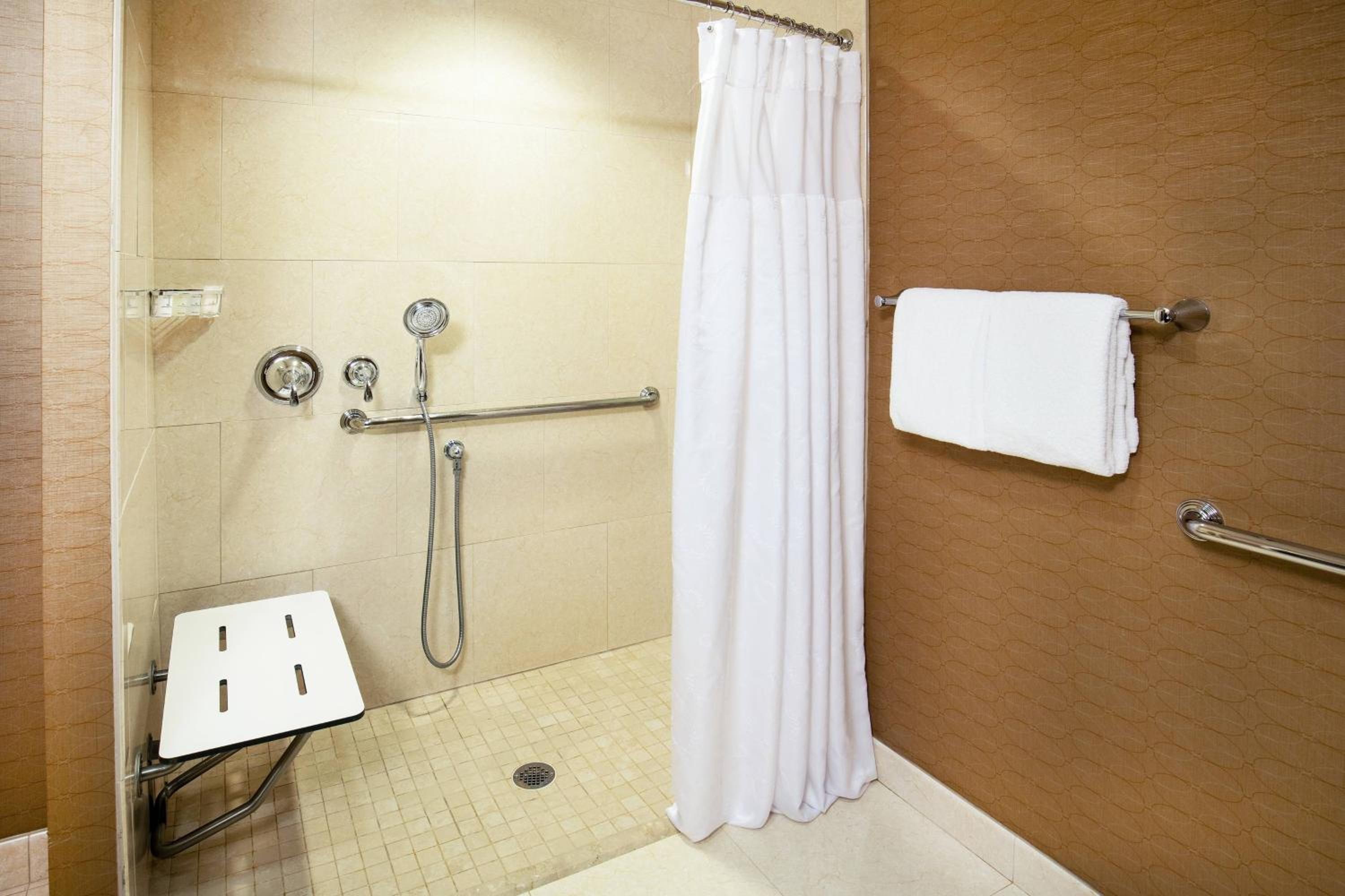 Club Access for 2 people, Club level, Guest room, 1 King