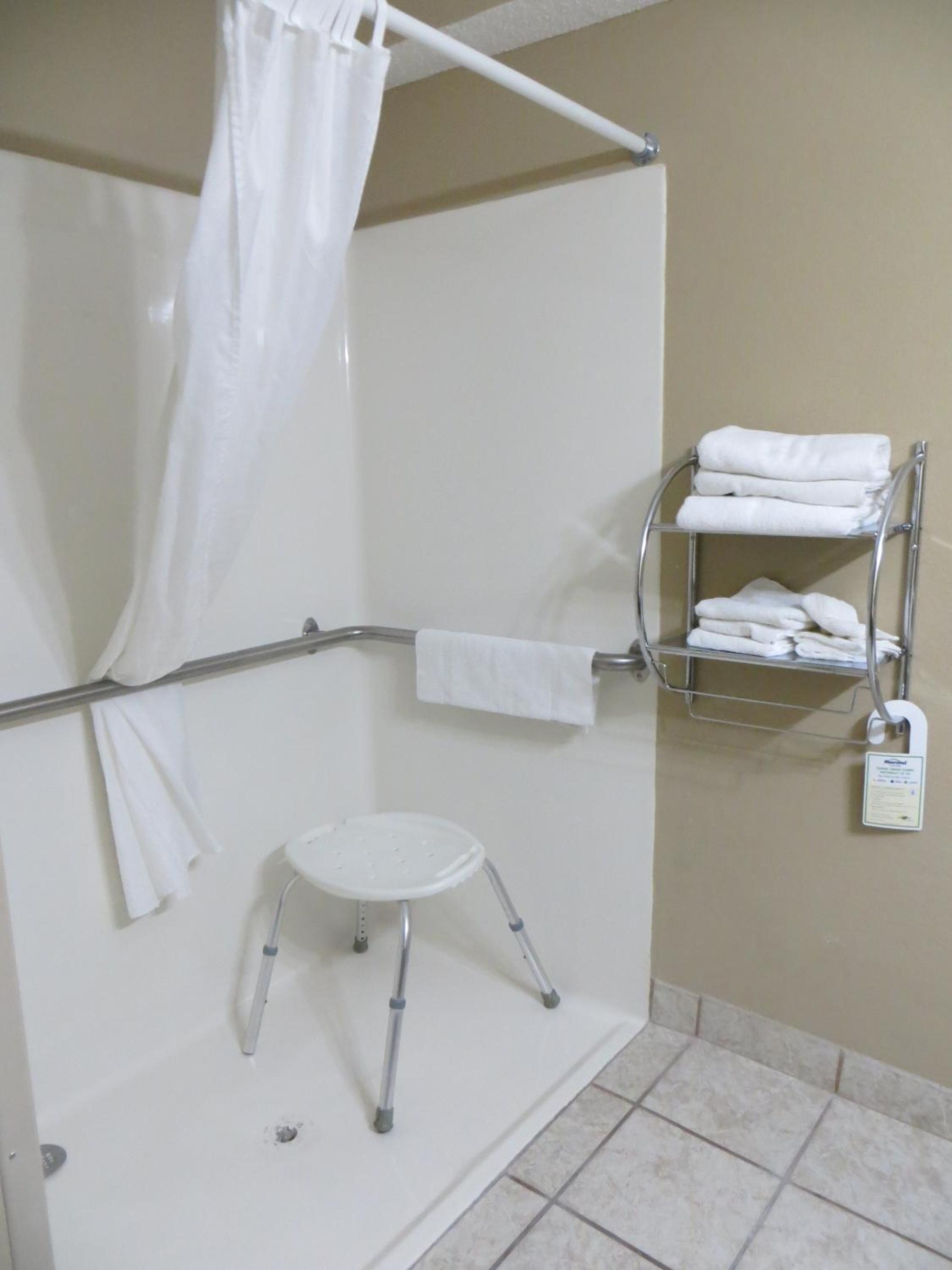 Queen Room - Disability Access/Non-Smoking