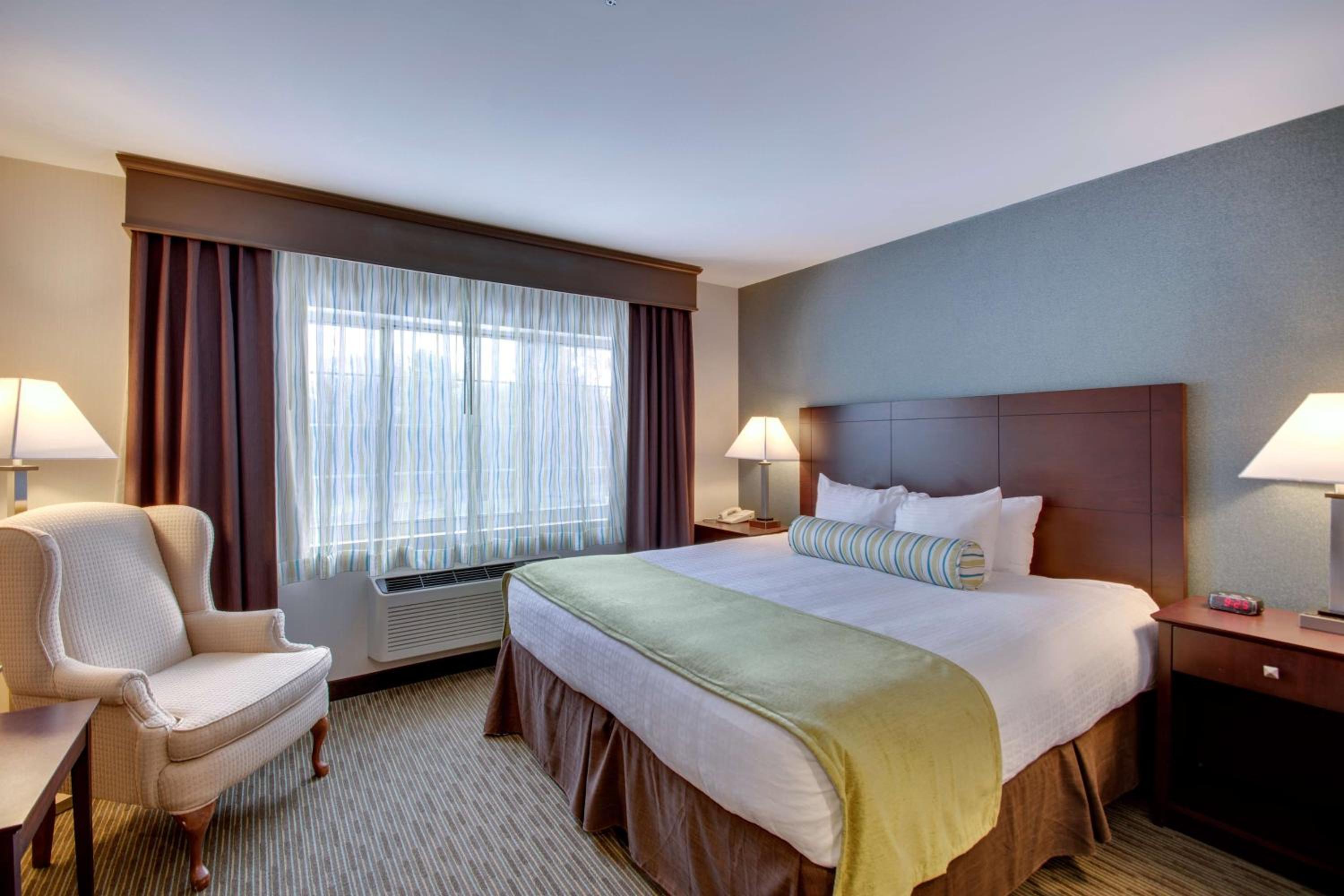 Family Suite with One King and Two Queen Beds and Sofa Bed - Non-Smoking