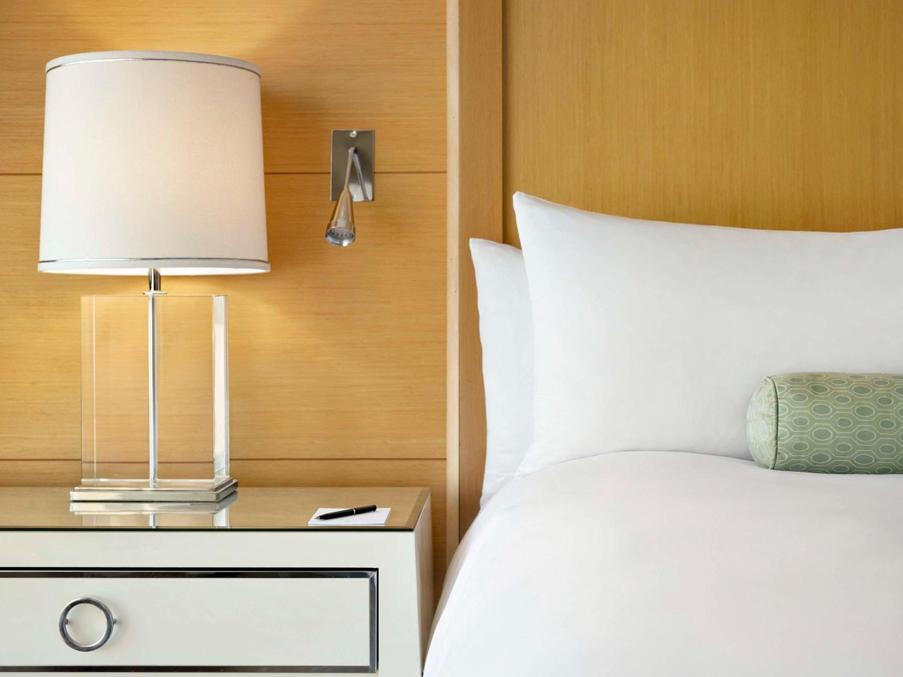 Beverly Luxury Room, 1 king-size bed, Beverly Blvd View