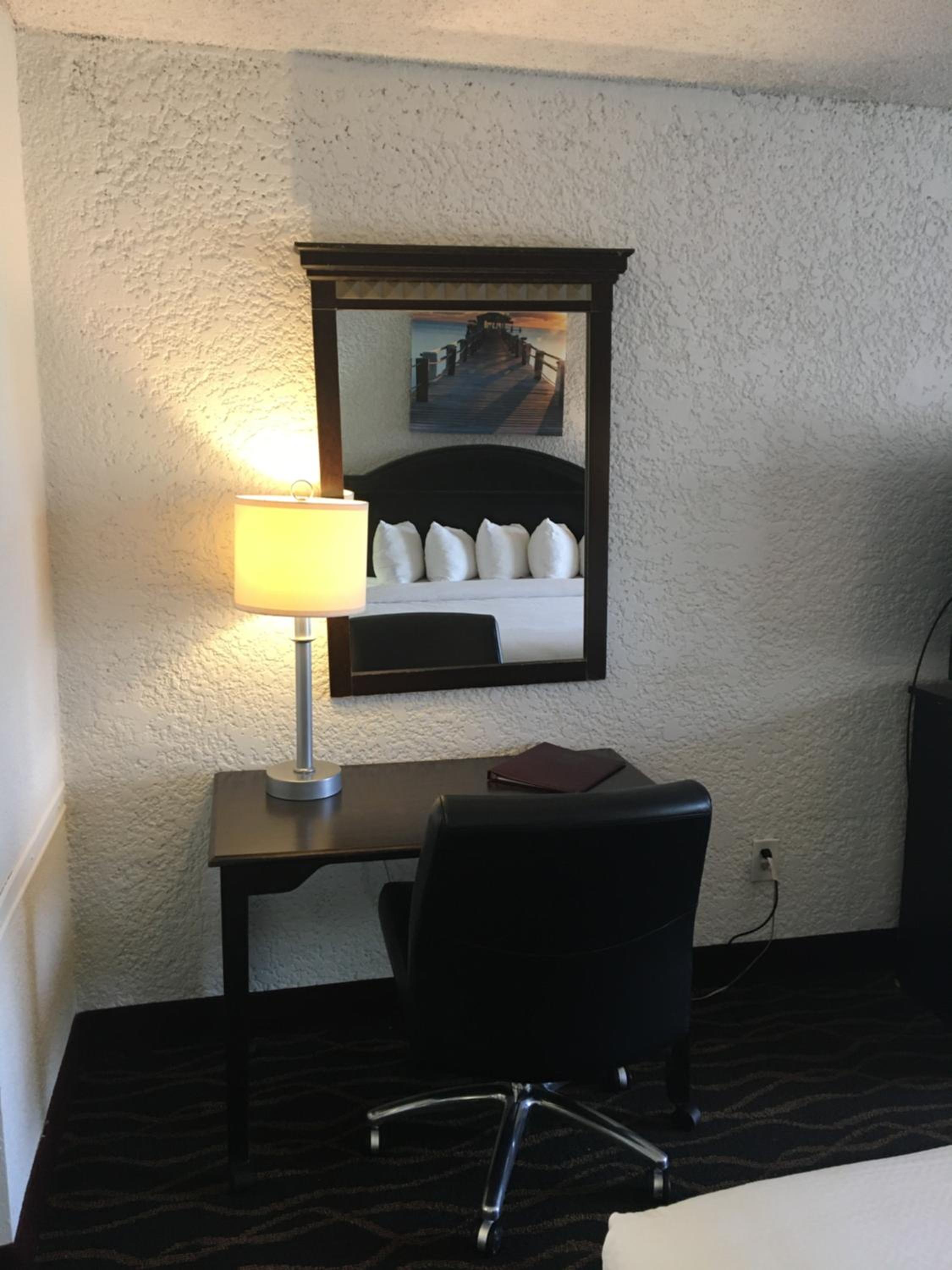 Deluxe King Room - Non-Smoking