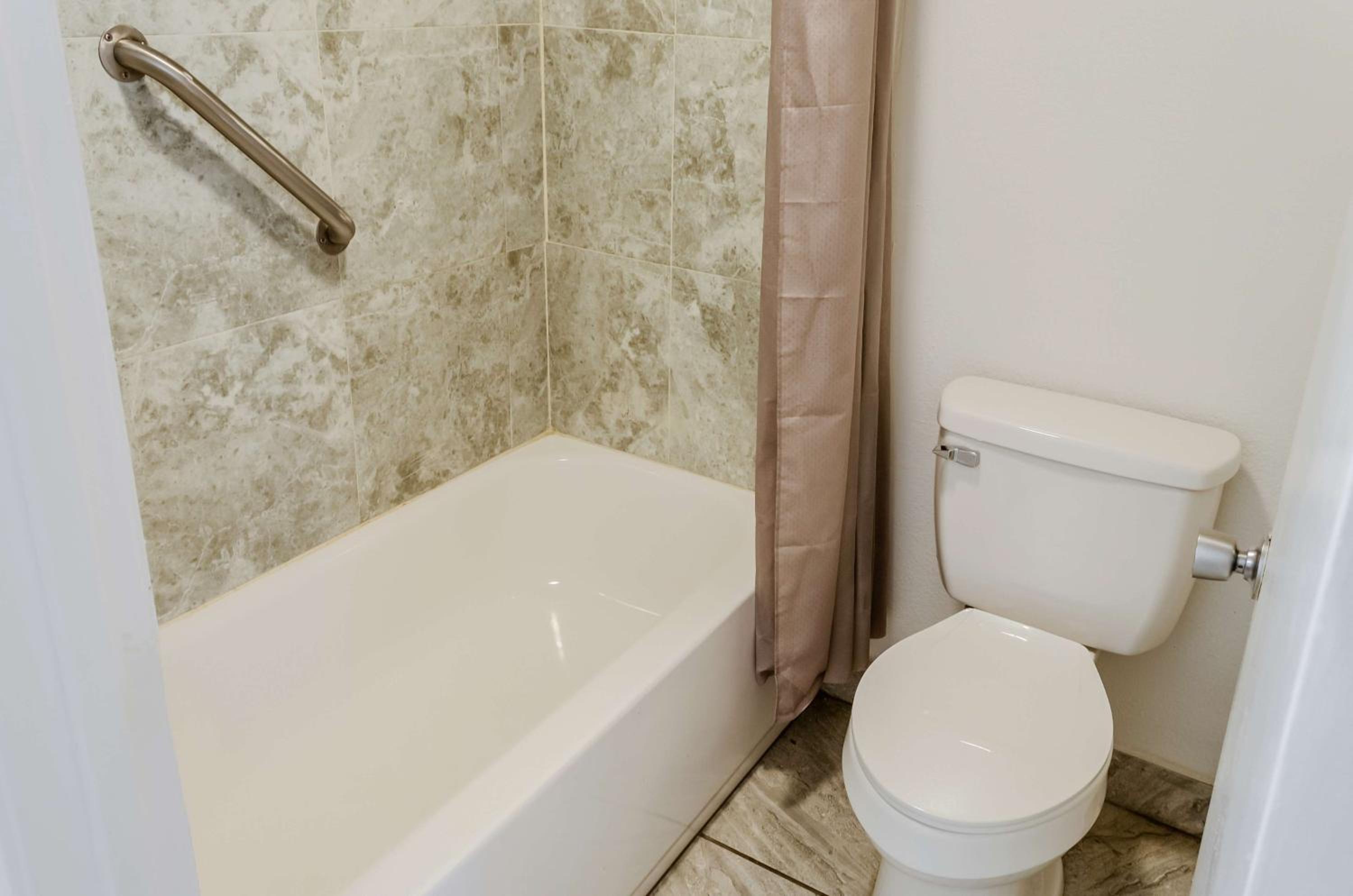 Deluxe King Room - Non-Smoking