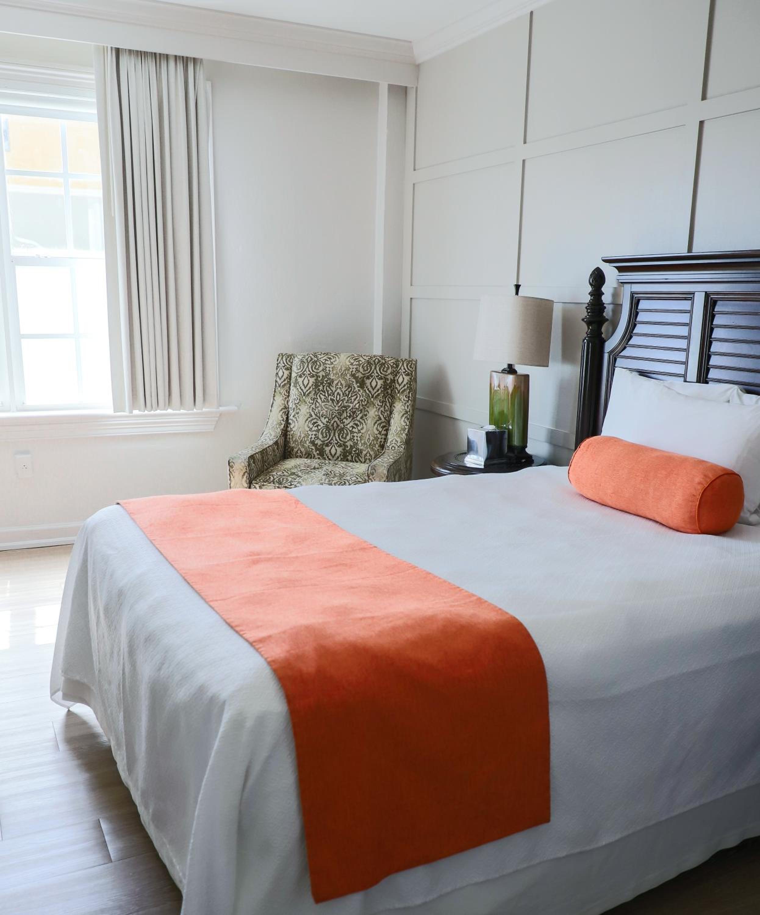  Standard Room with Queen Bed accessible