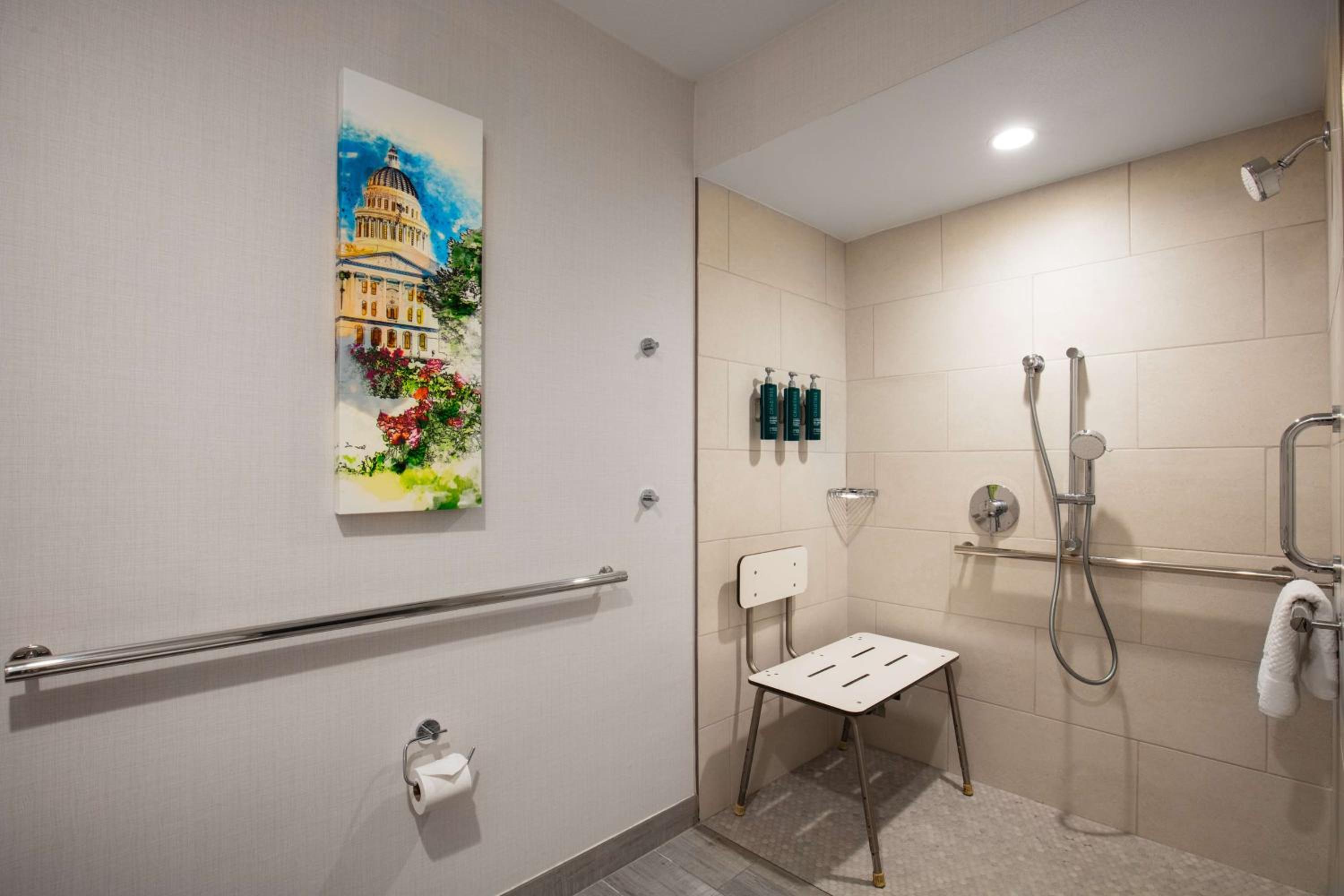 King Room with Roll-In Shower - Mobility Access/Non-Smoking