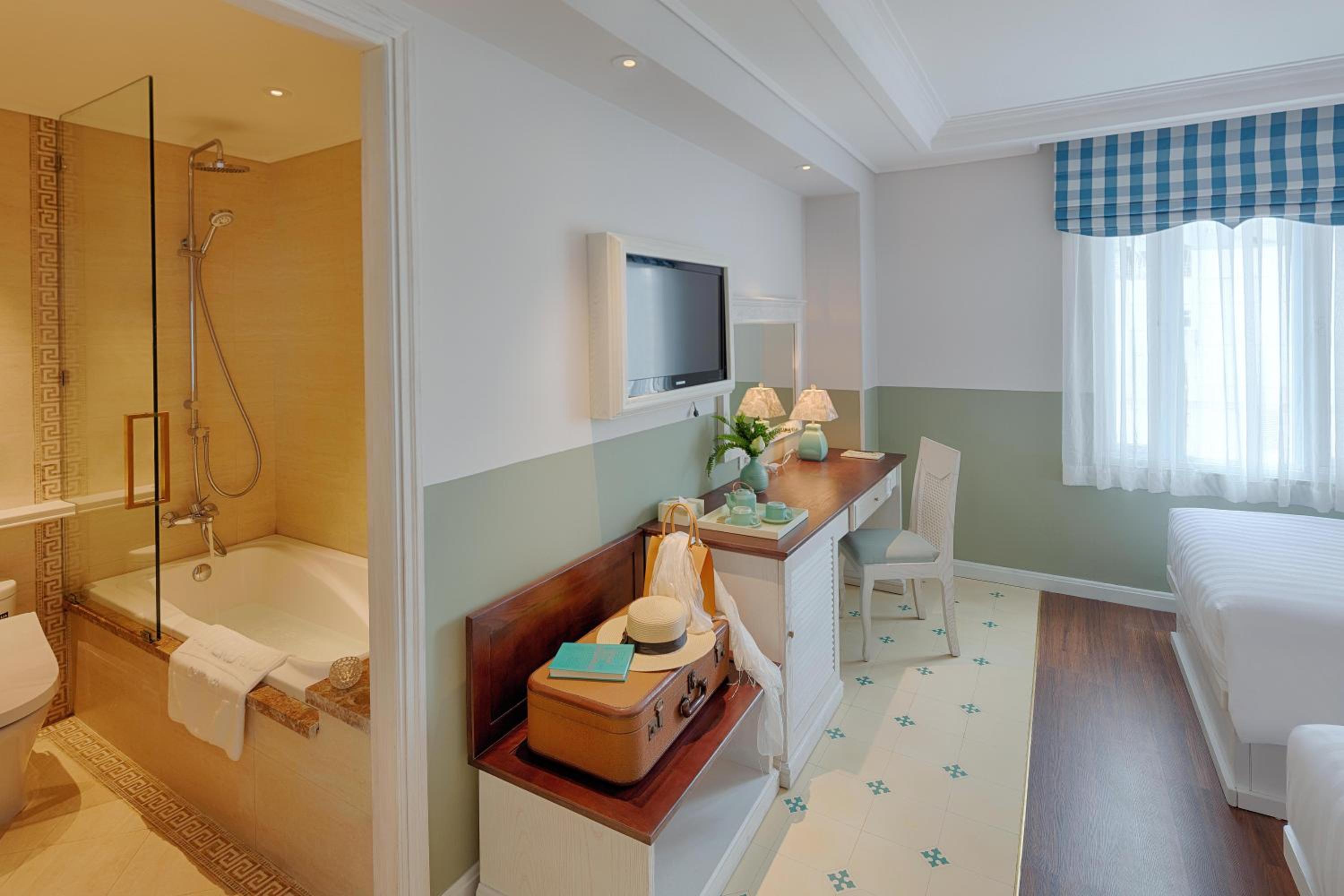  Vannier Premier Twin + Afternoon tea on rooftop