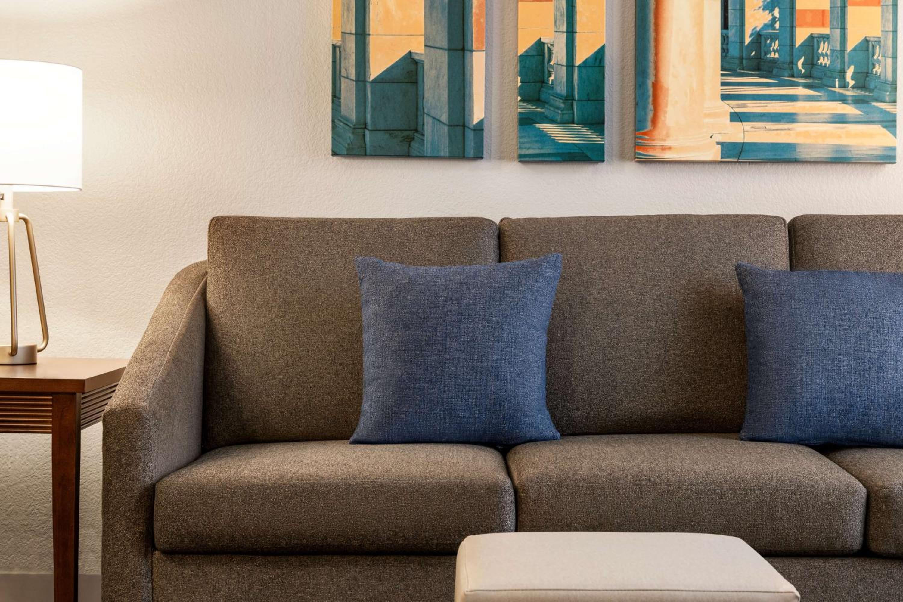 King Suite - Mobility Access/Non-Smoking