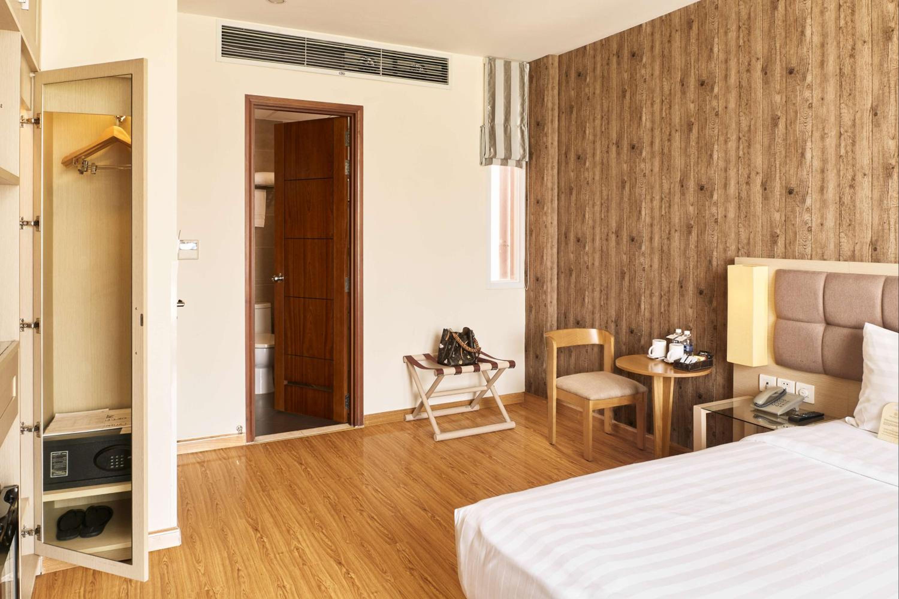 Premier Deluxe Balcony Double Room