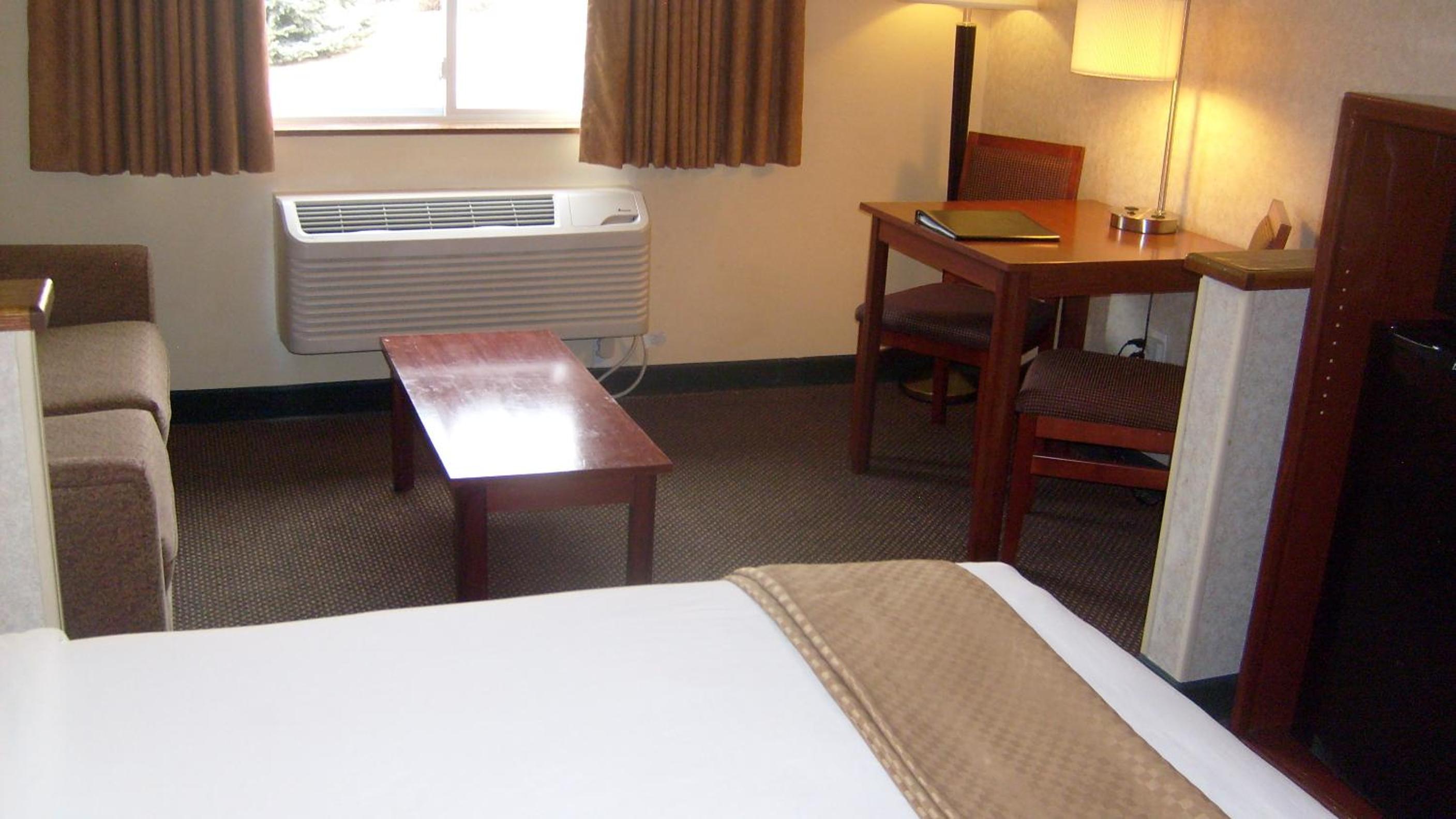 King Suite - Mobility Access/Non-Smoking