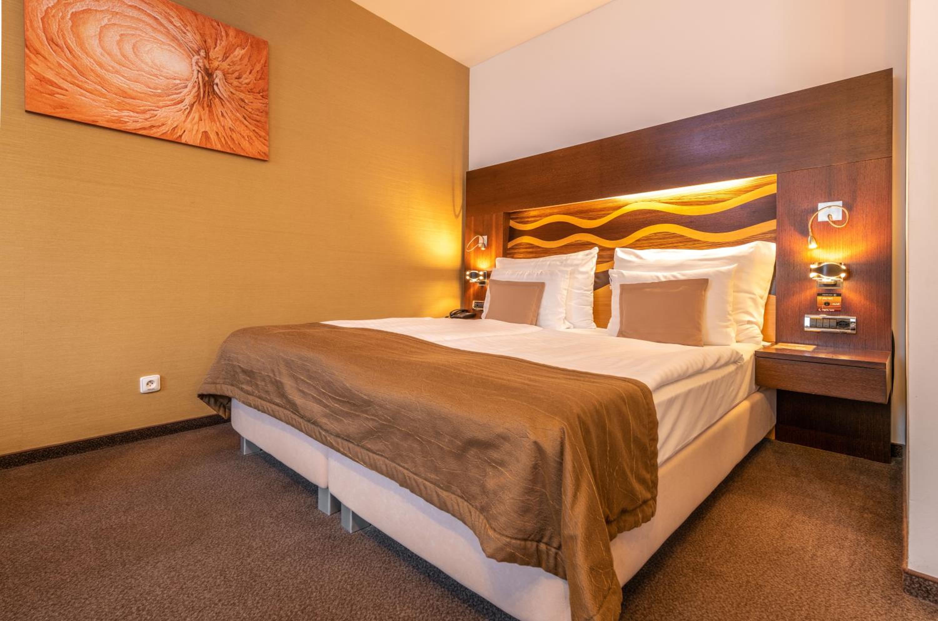 Deluxe Double Room with Jacuzzi 